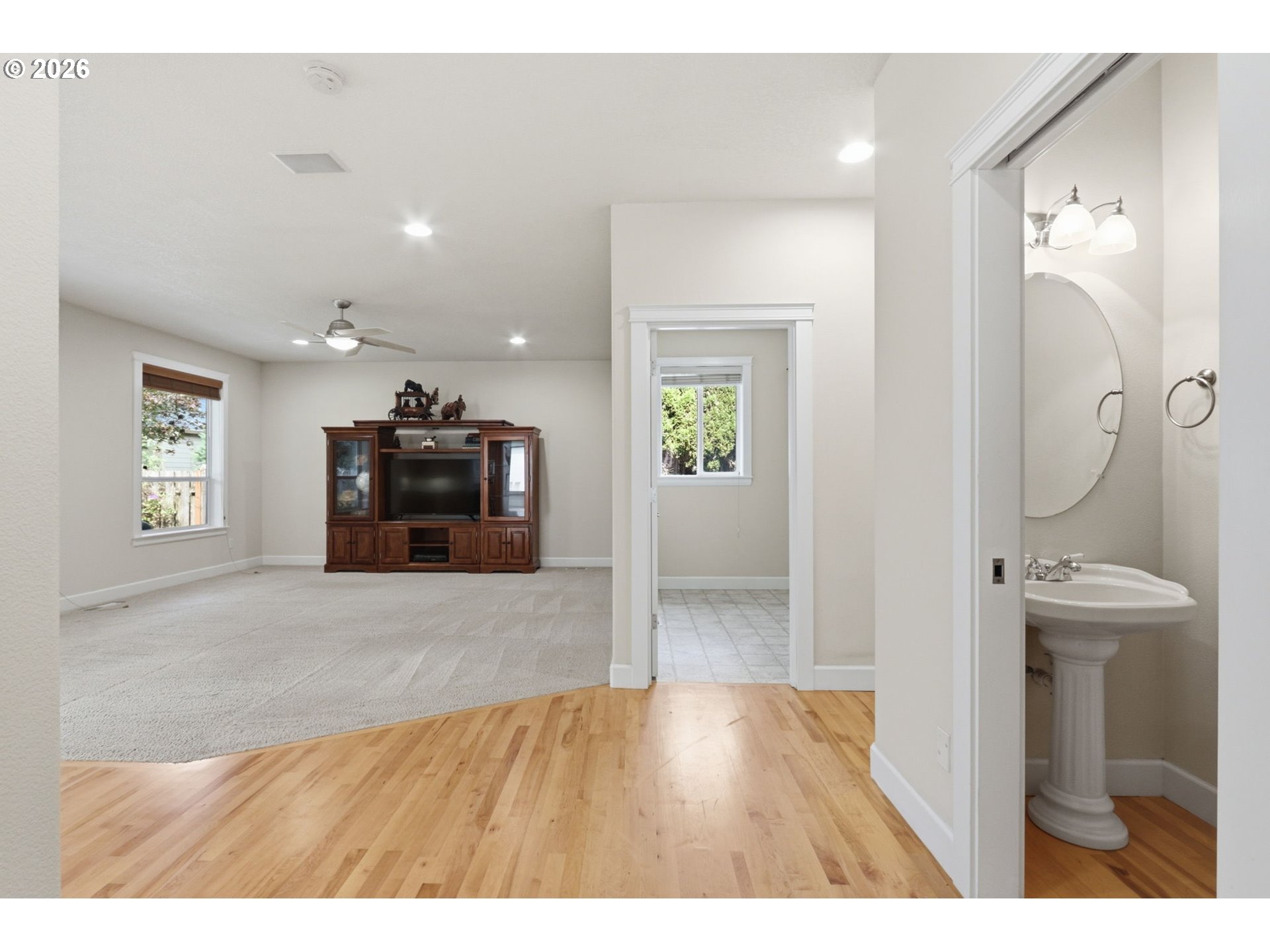 516 Se 200th Pl Property Photo 14