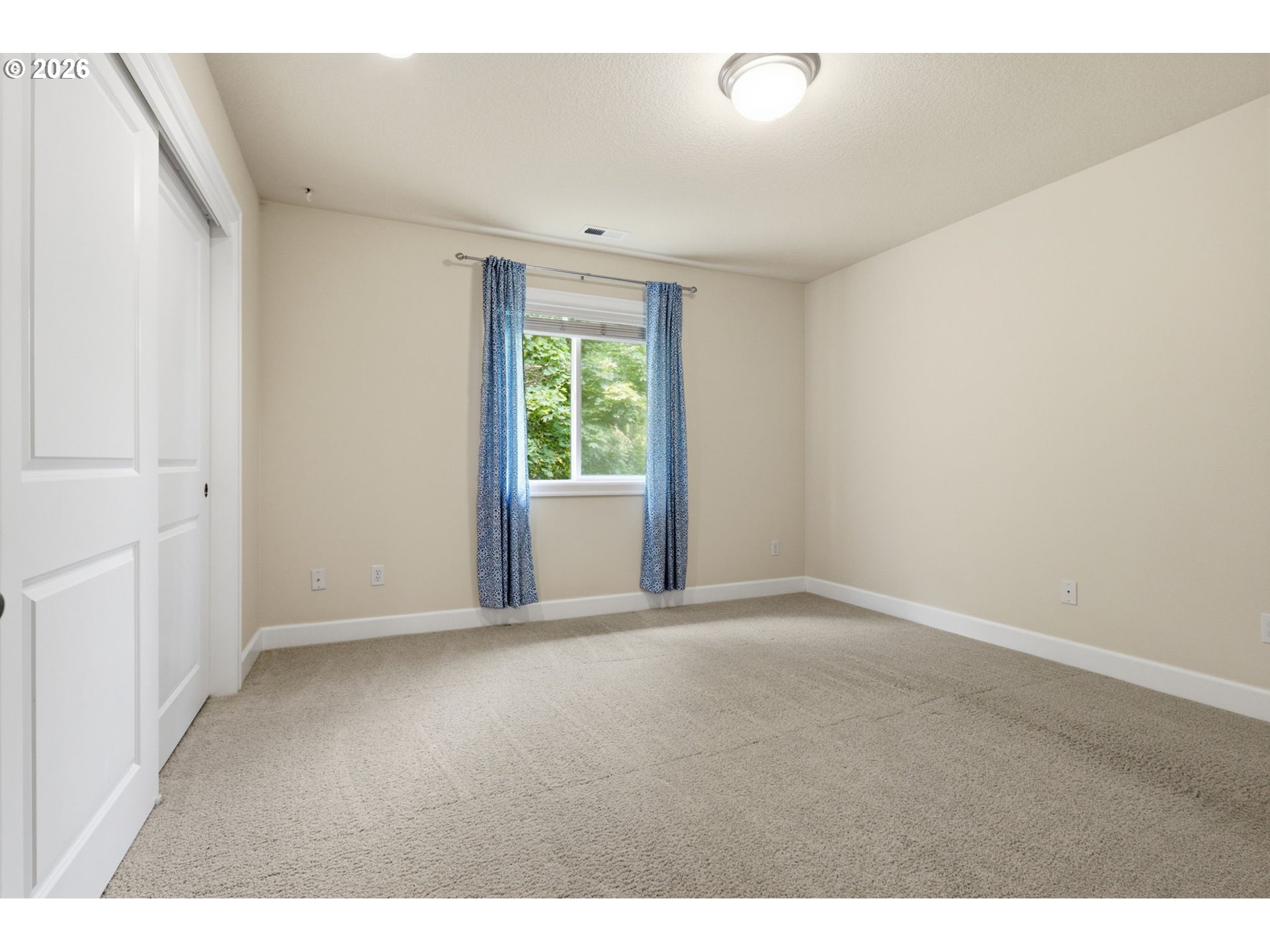 516 Se 200th Pl Property Photo 24