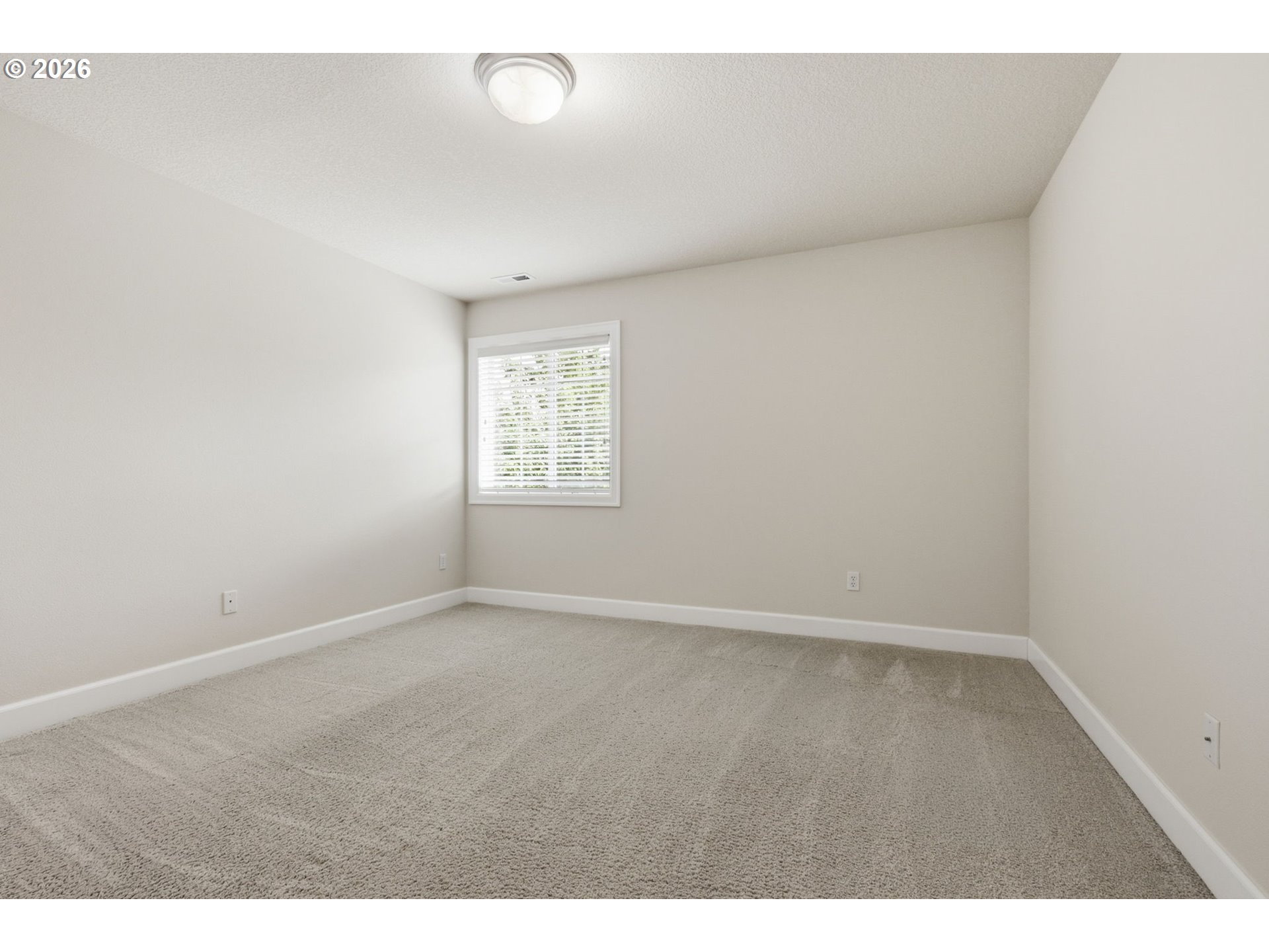 516 Se 200th Pl Property Photo 27