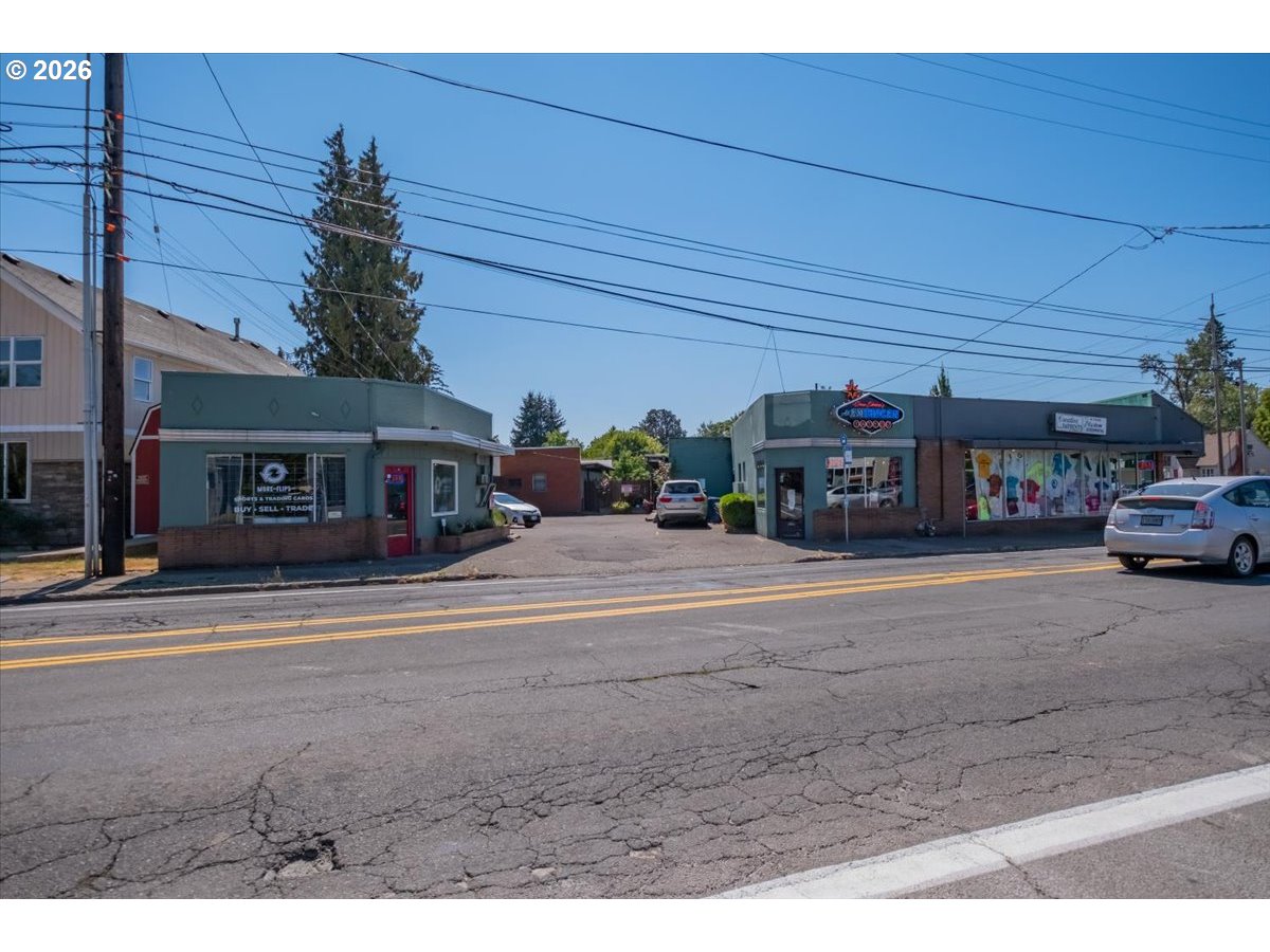 1742 Center St Property Photo 1
