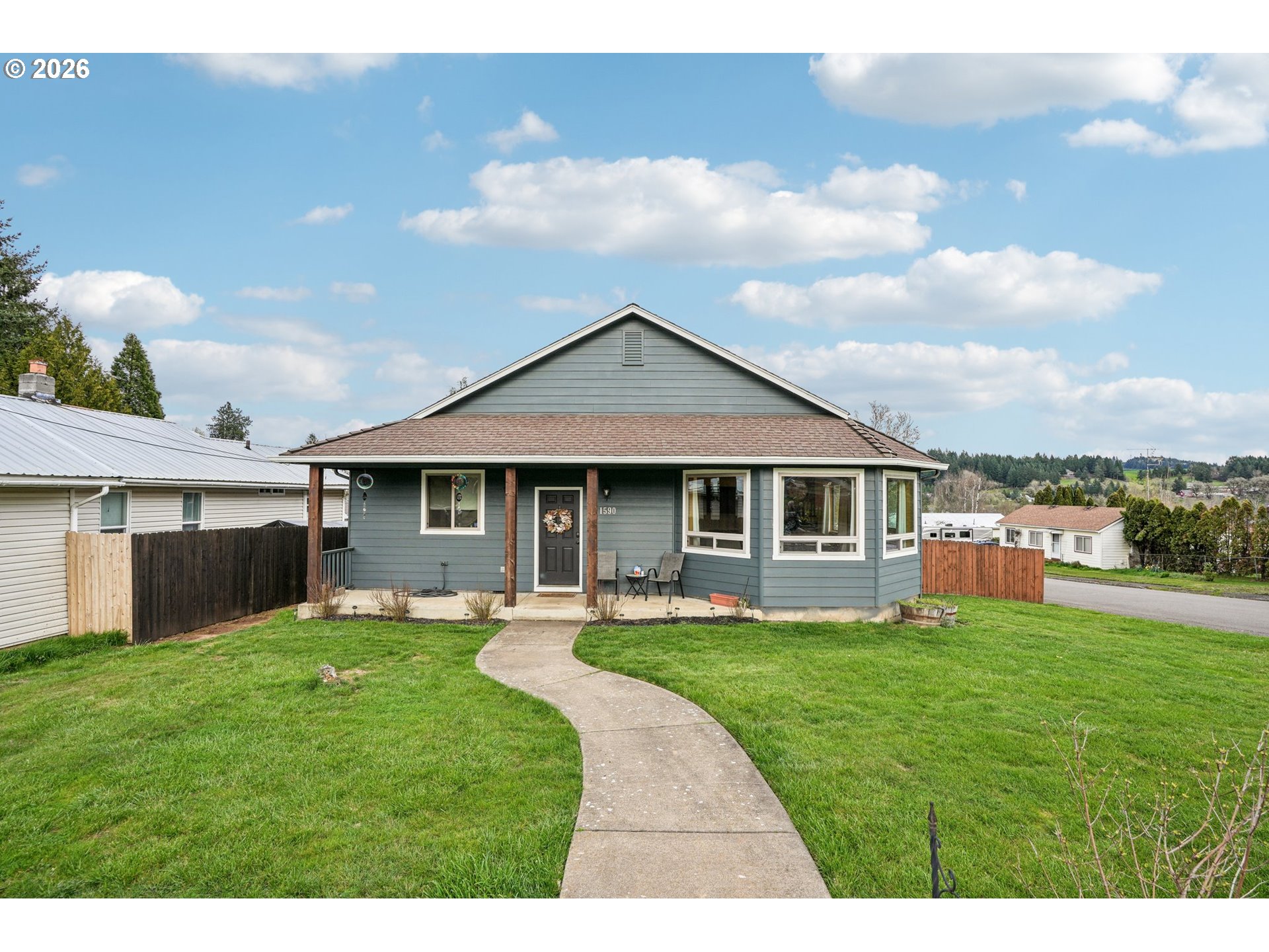 1590 Sw Hill St Property Photo 1