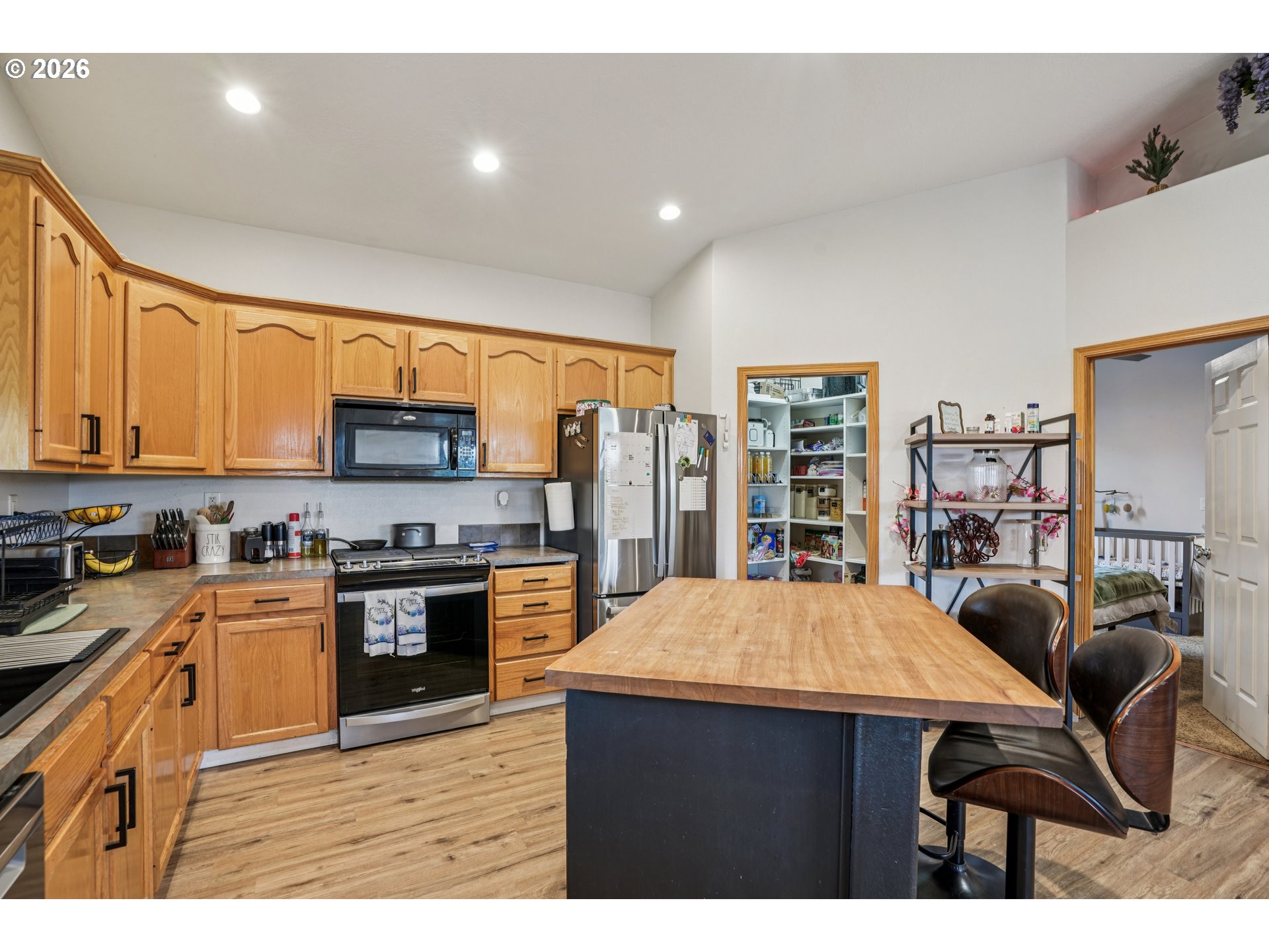 1590 Sw Hill St Property Photo 11