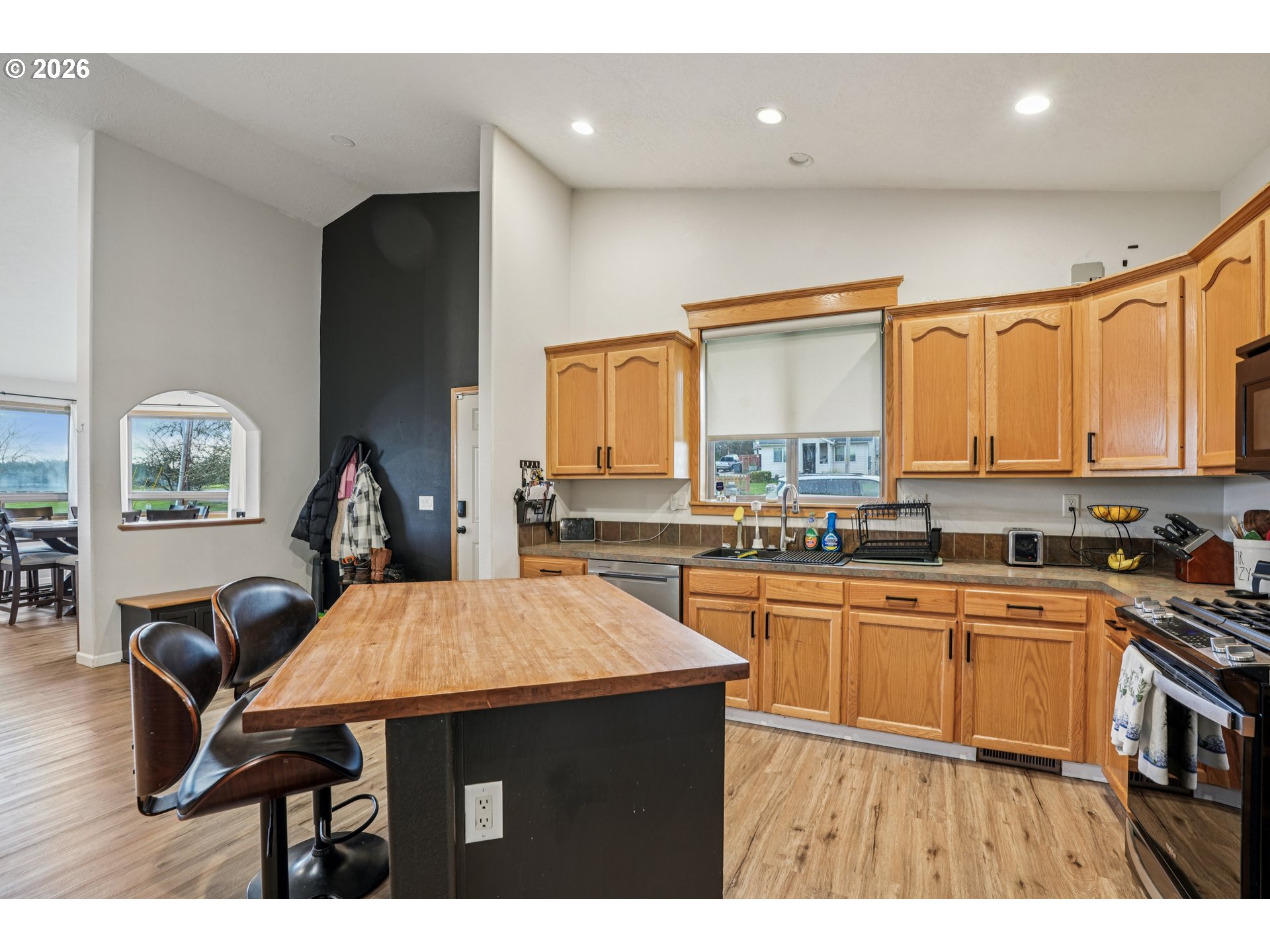 1590 Sw Hill St Property Photo 12