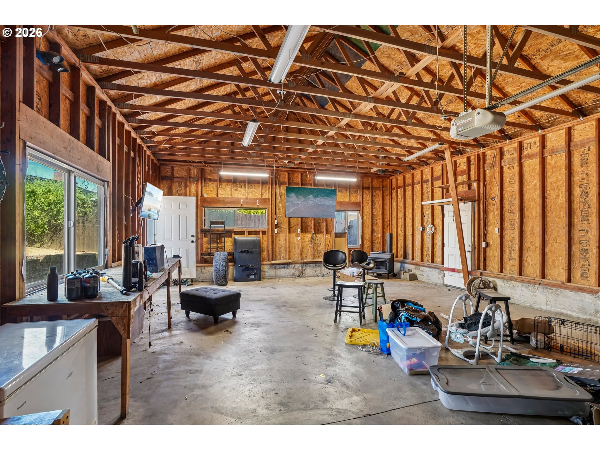 1590 Sw Hill St Property Photo 33