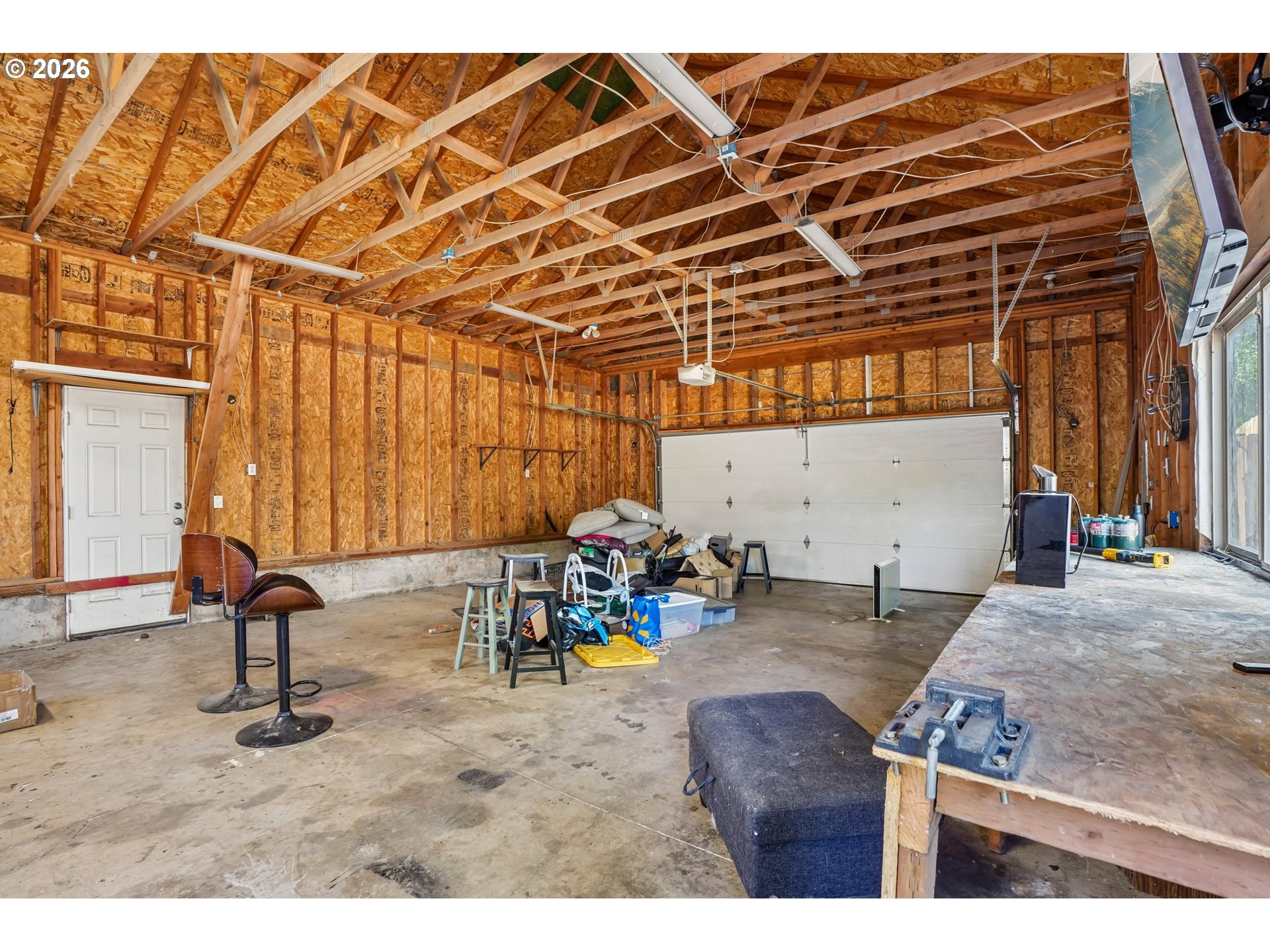 1590 Sw Hill St Property Photo 34