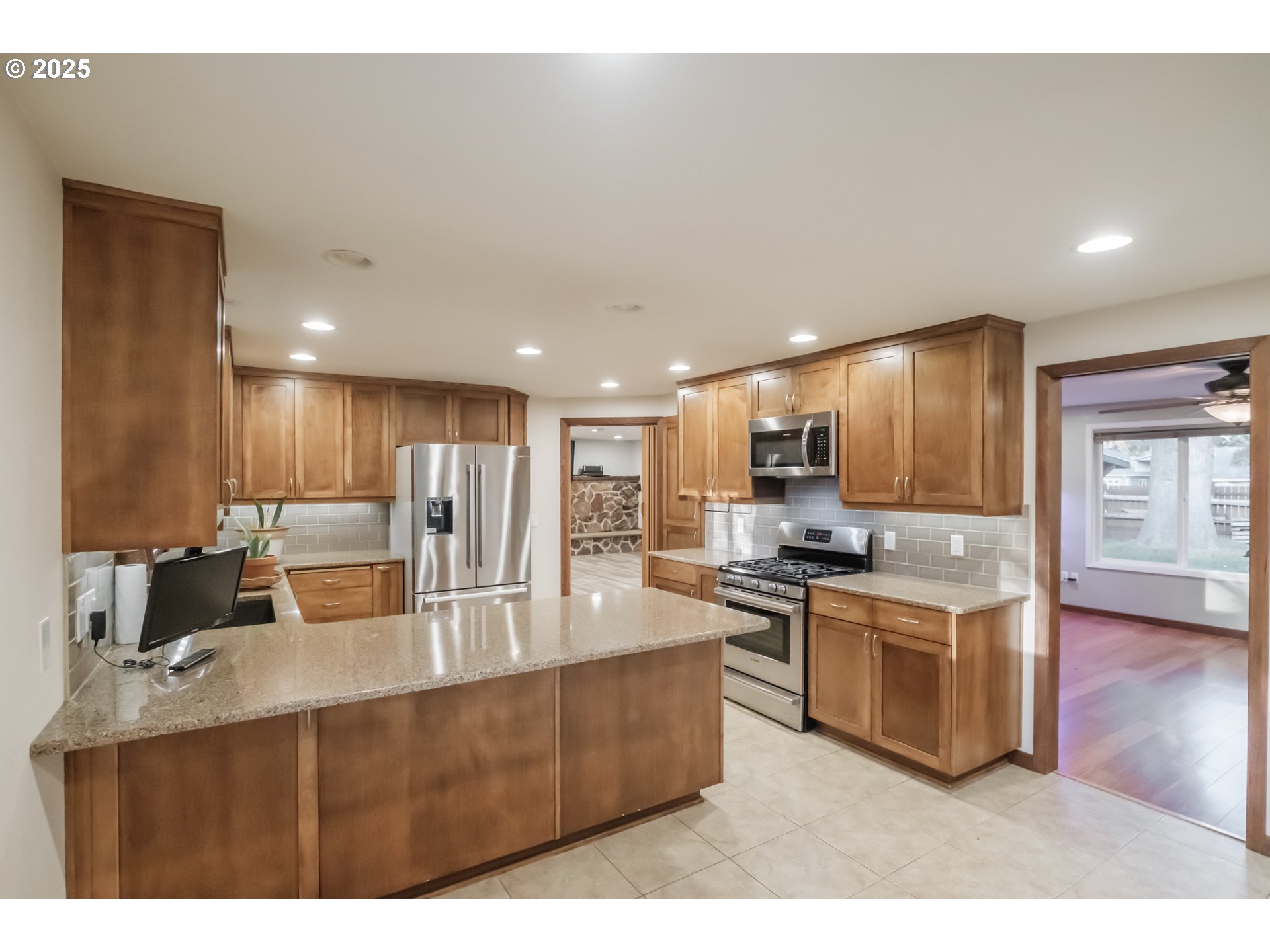 1141 Ne Springwood Dr Property Photo 10