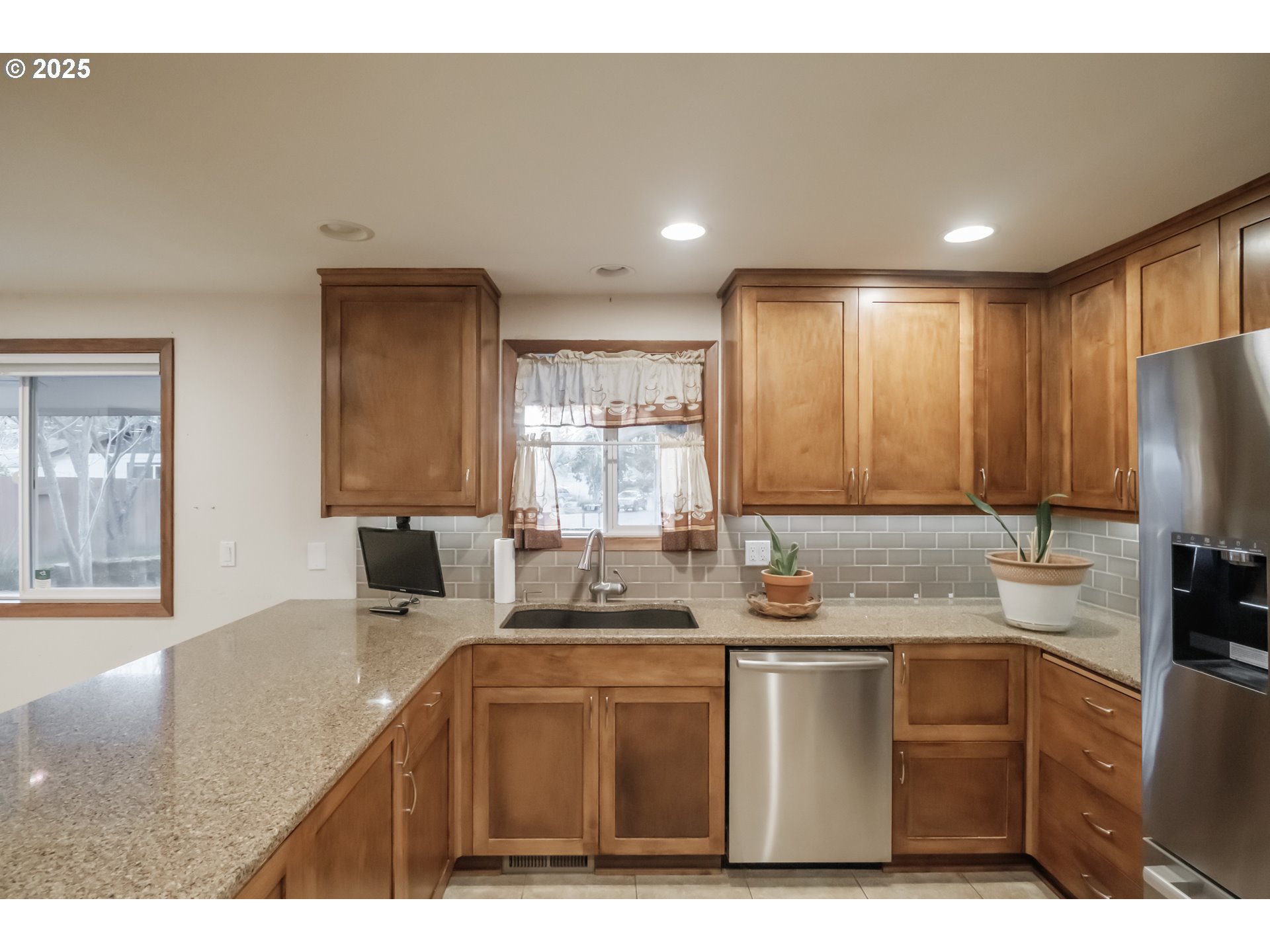 1141 Ne Springwood Dr Property Photo 11