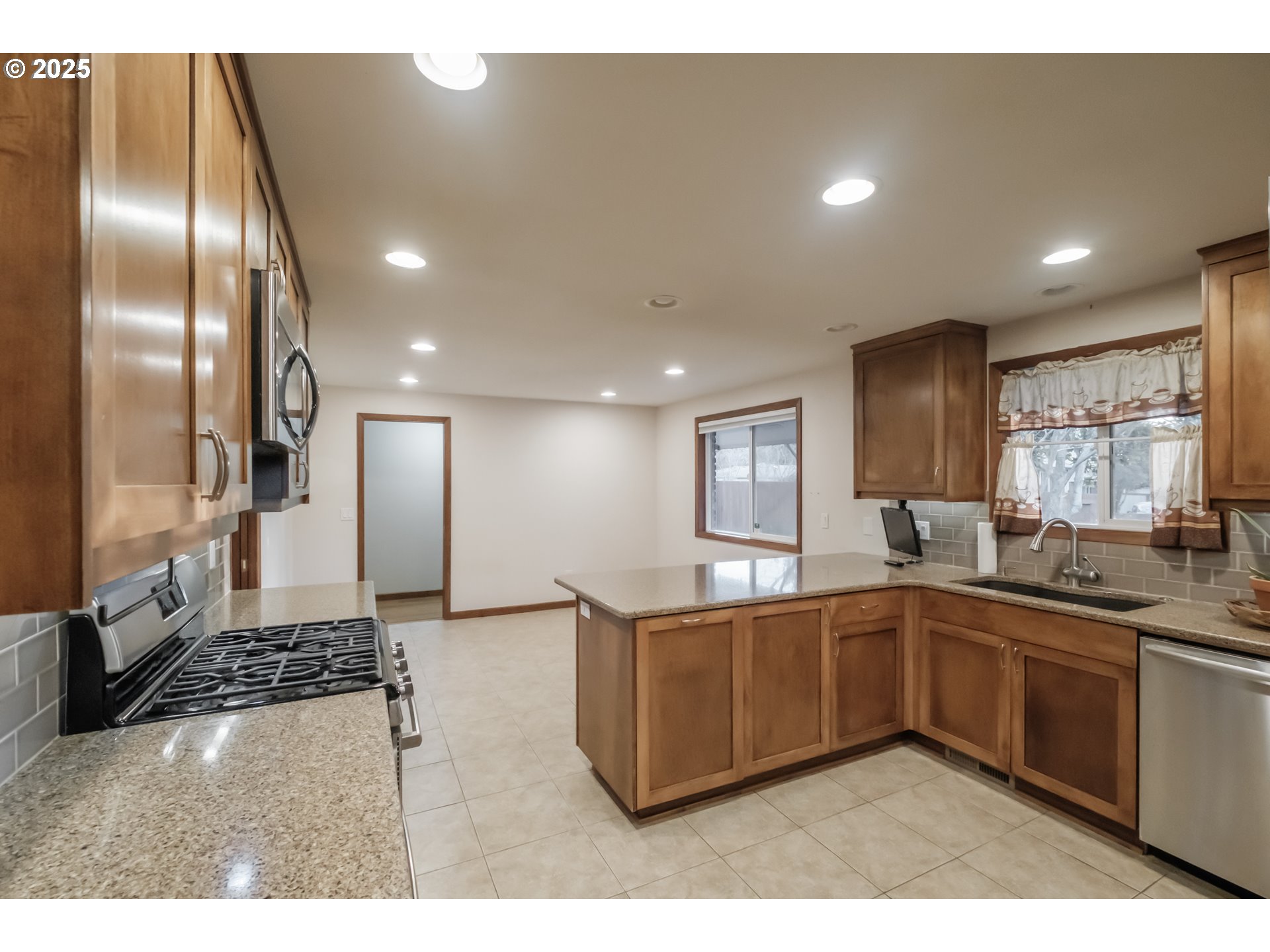 1141 Ne Springwood Dr Property Photo 12