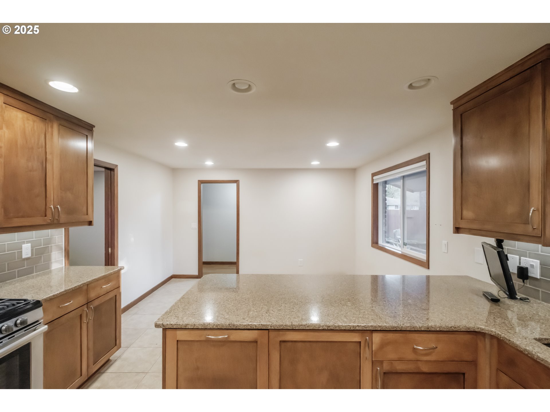 1141 Ne Springwood Dr Property Photo 13