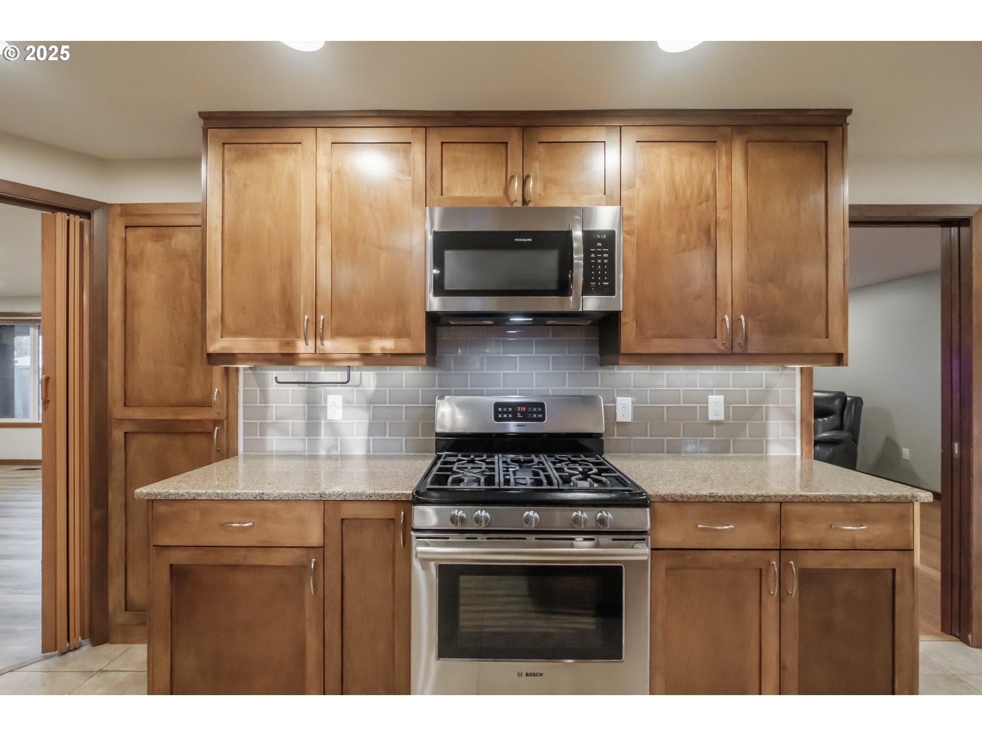 1141 Ne Springwood Dr Property Photo 14