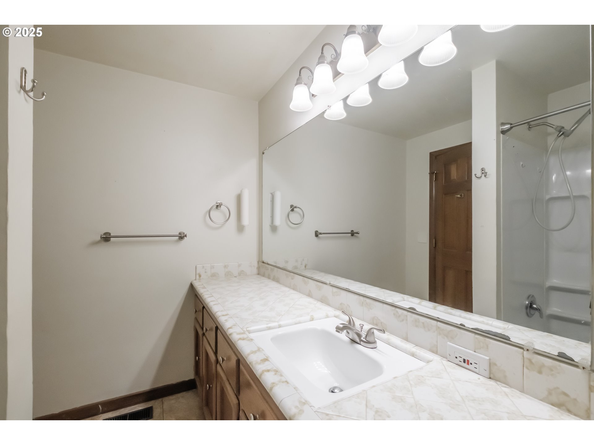1141 Ne Springwood Dr Property Photo 20