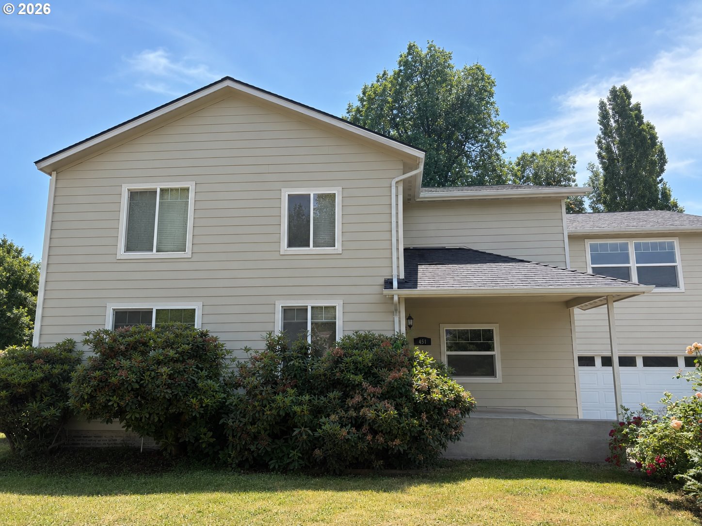 451 Oak Terrace Property Photo 1