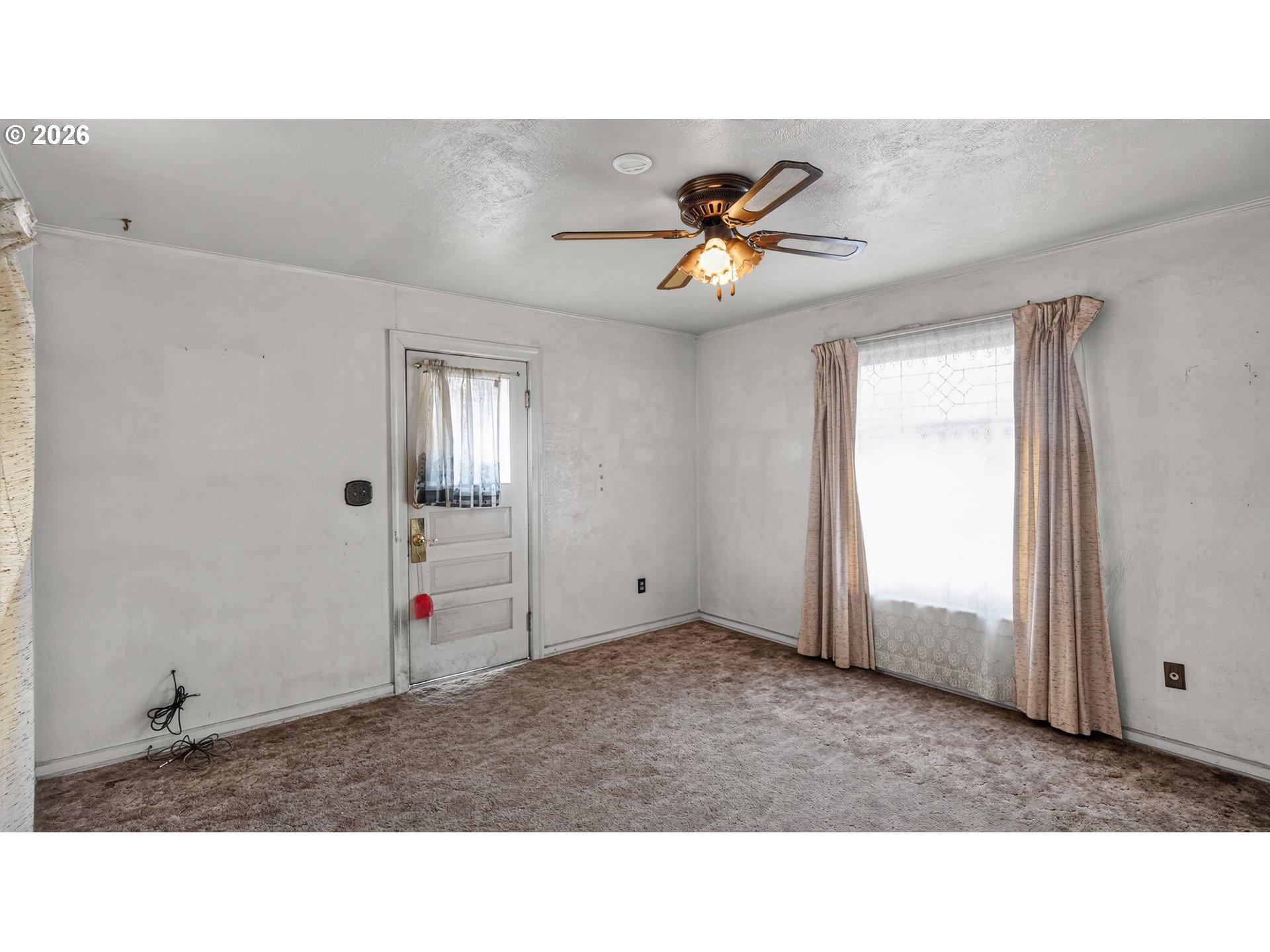 42 E St Property Photo 16