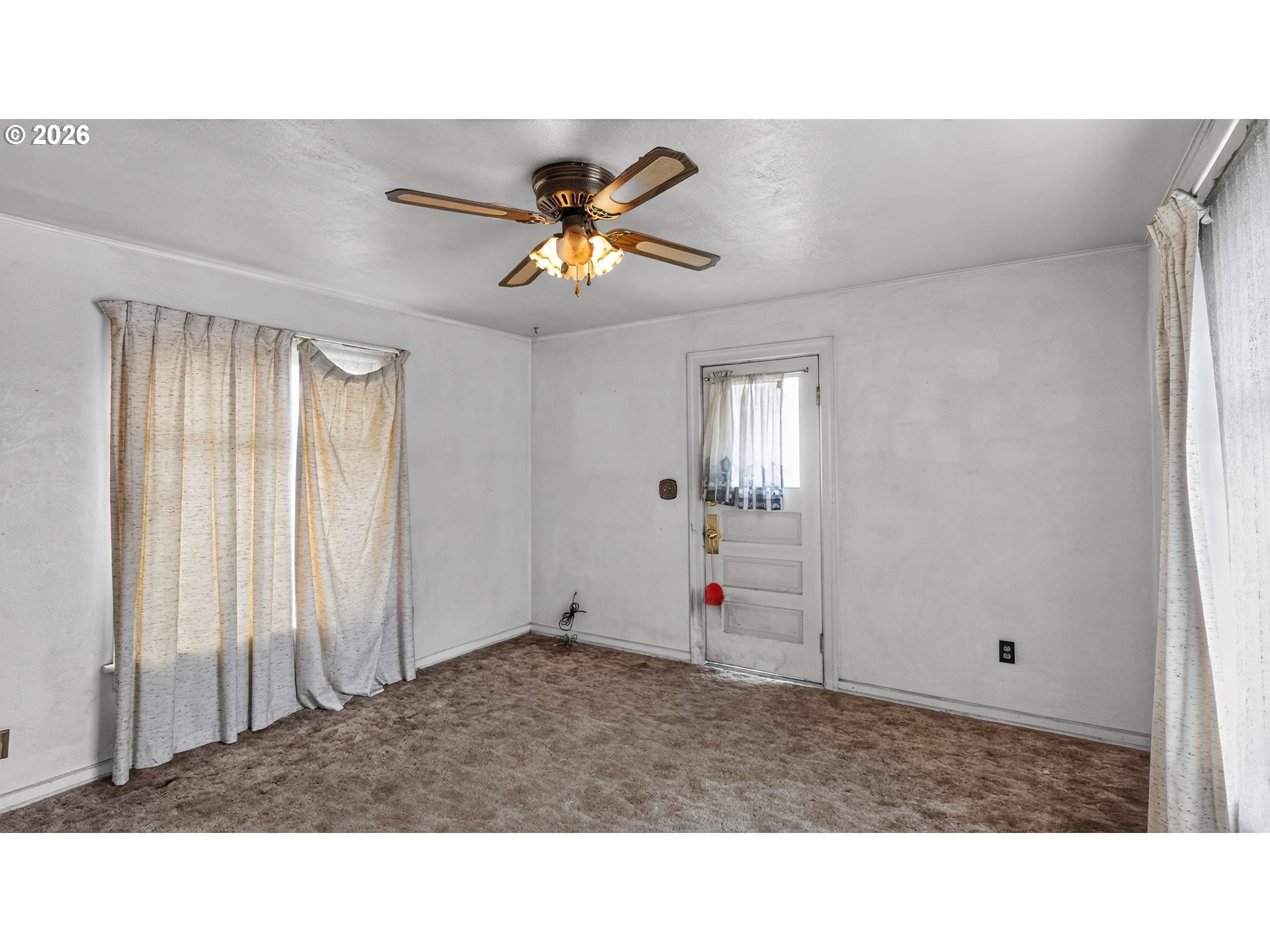 42 E St Property Photo 17