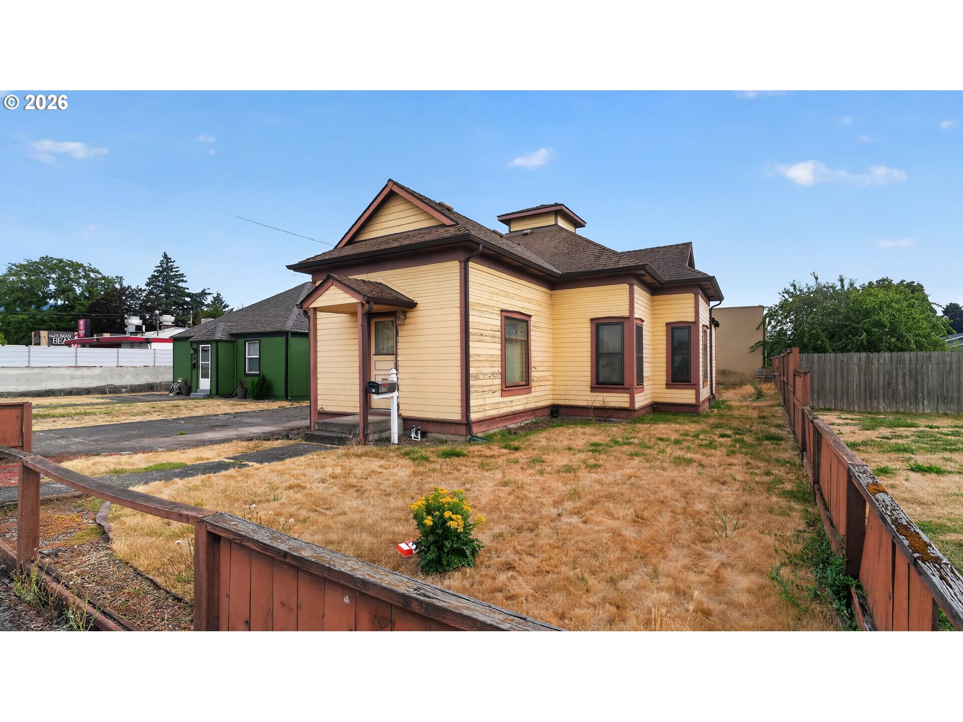 42 E St Property Photo 18