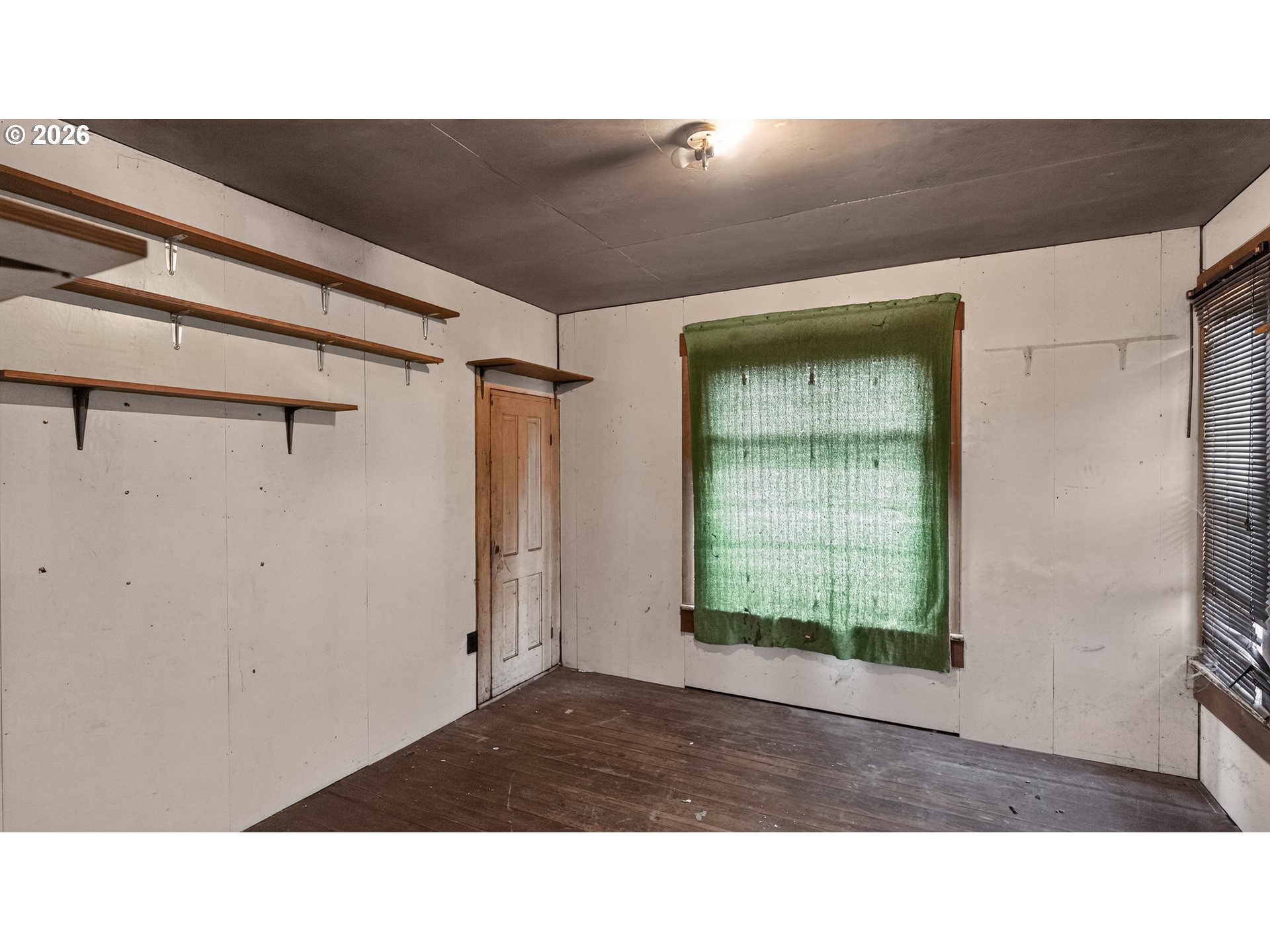 42 E St Property Photo 24