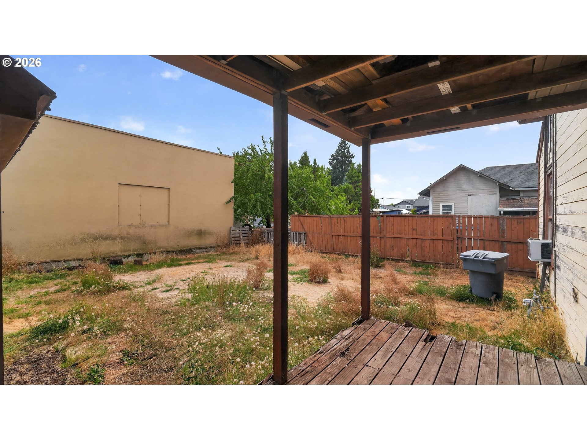 42 E St Property Photo 25