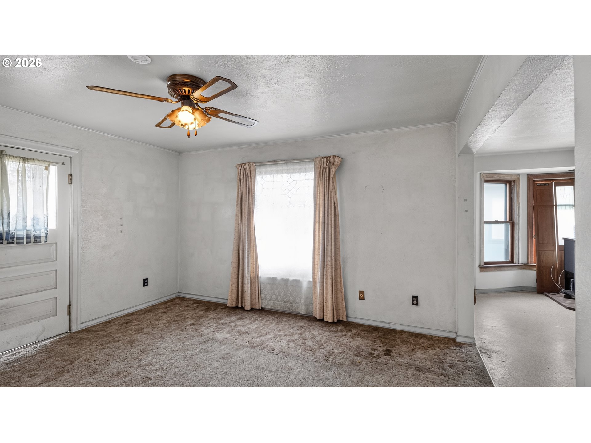 42 E St Property Photo 27
