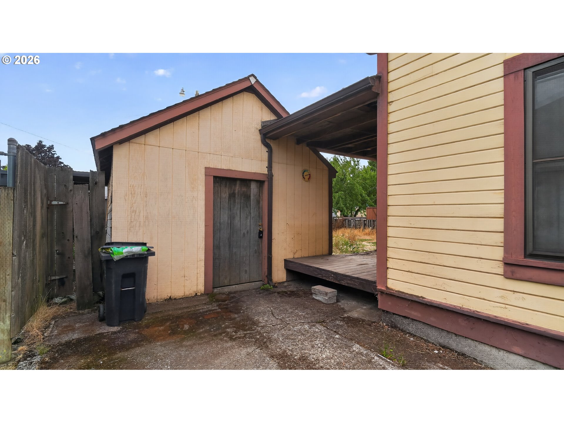 42 E St Property Photo 28