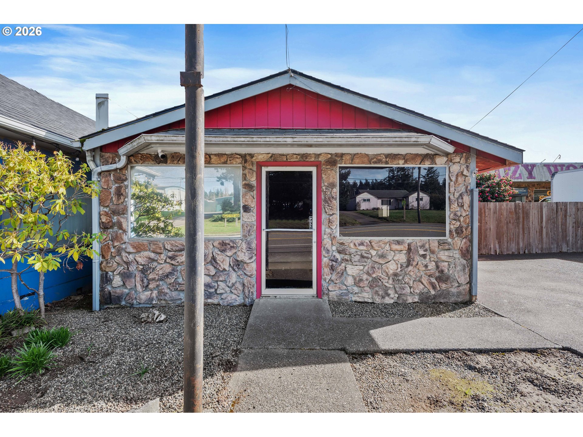 2245 Broadway Ave Property Photo 1