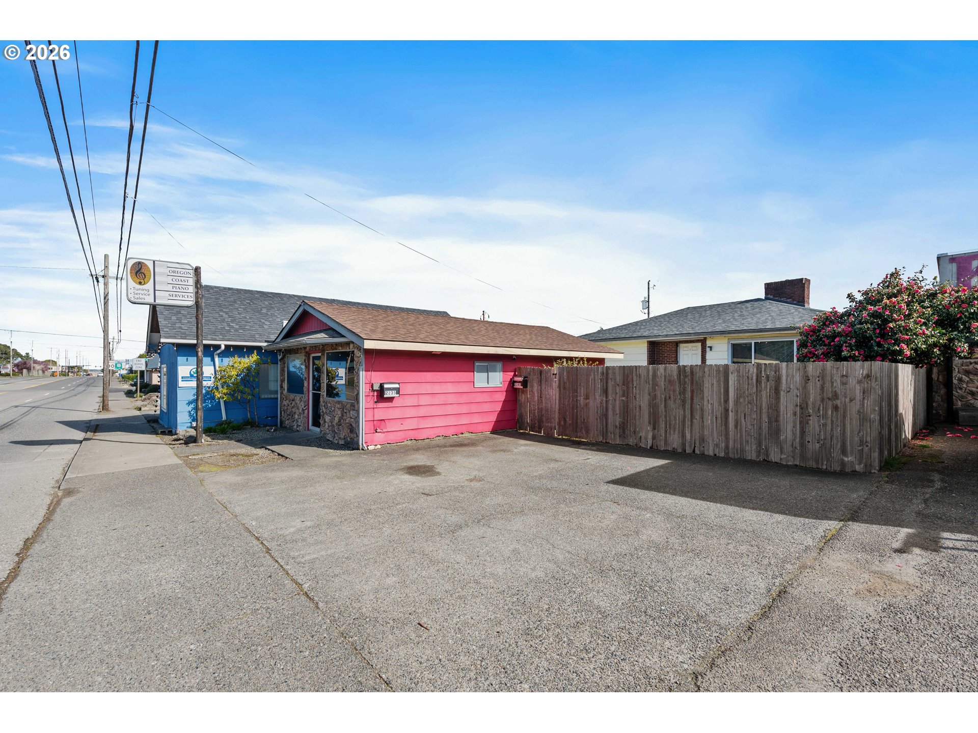 2245 Broadway Ave Property Photo 3