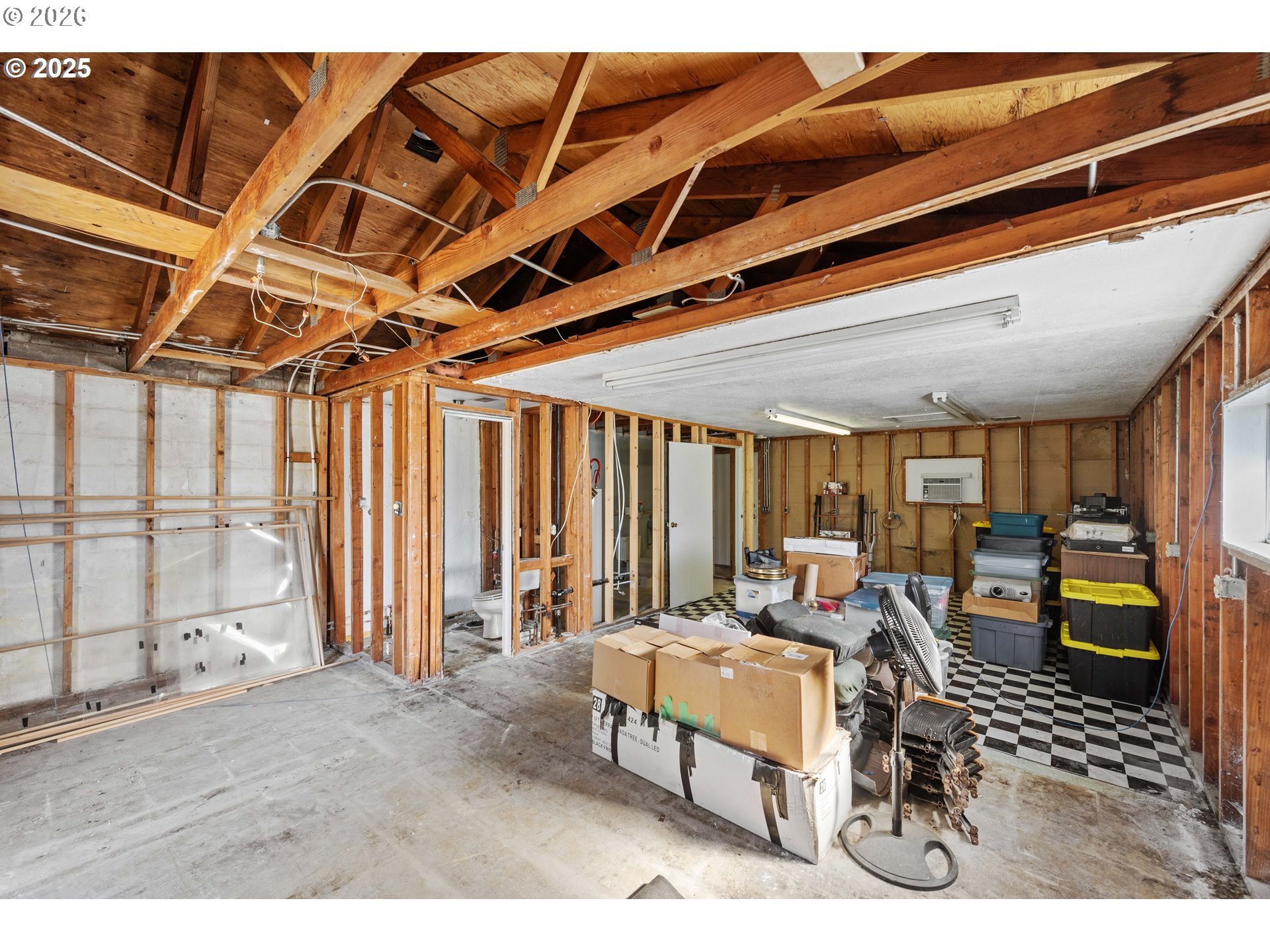 2245 Broadway Ave Property Photo 11