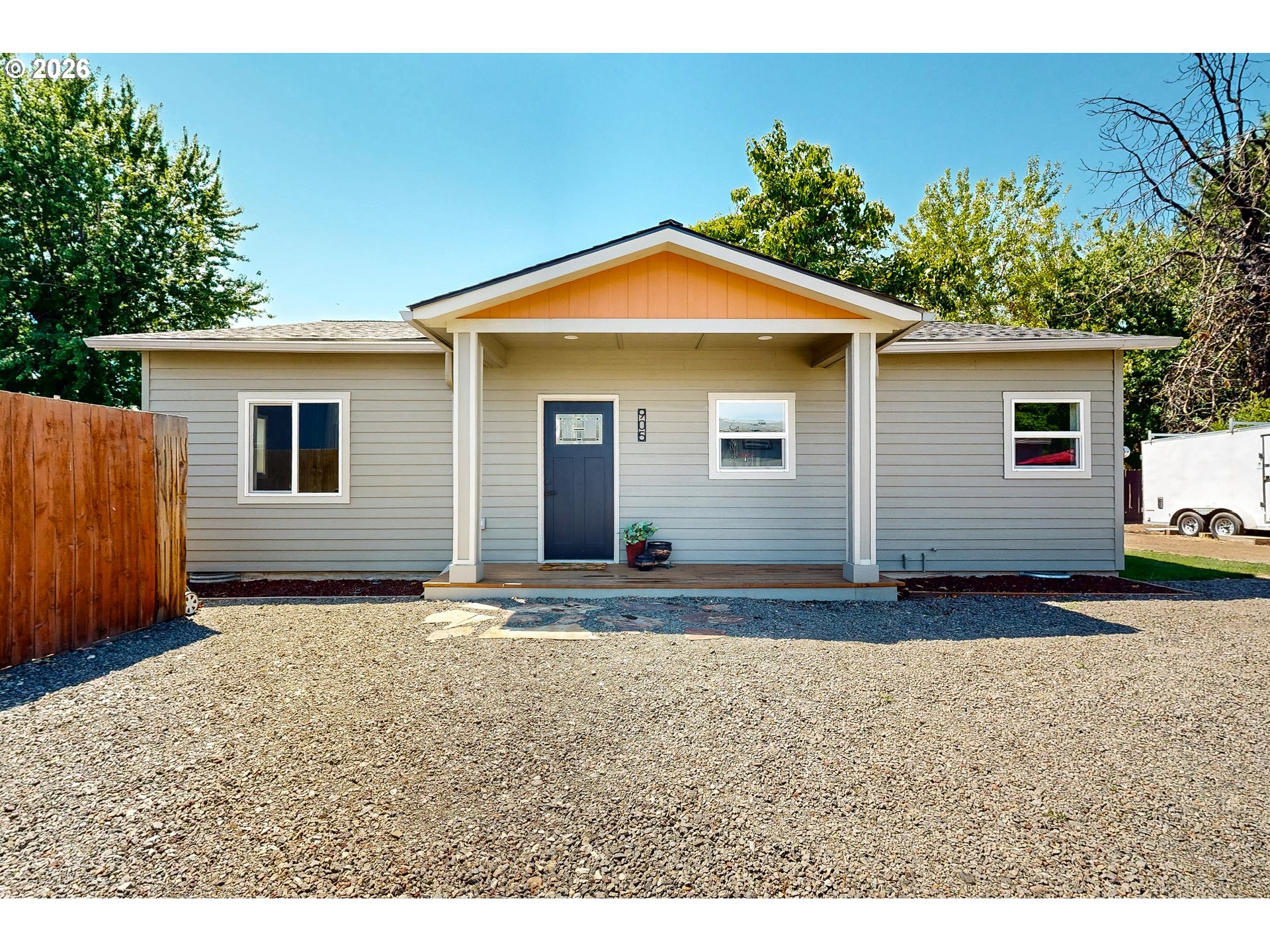 905 Cowl St Property Photo 1
