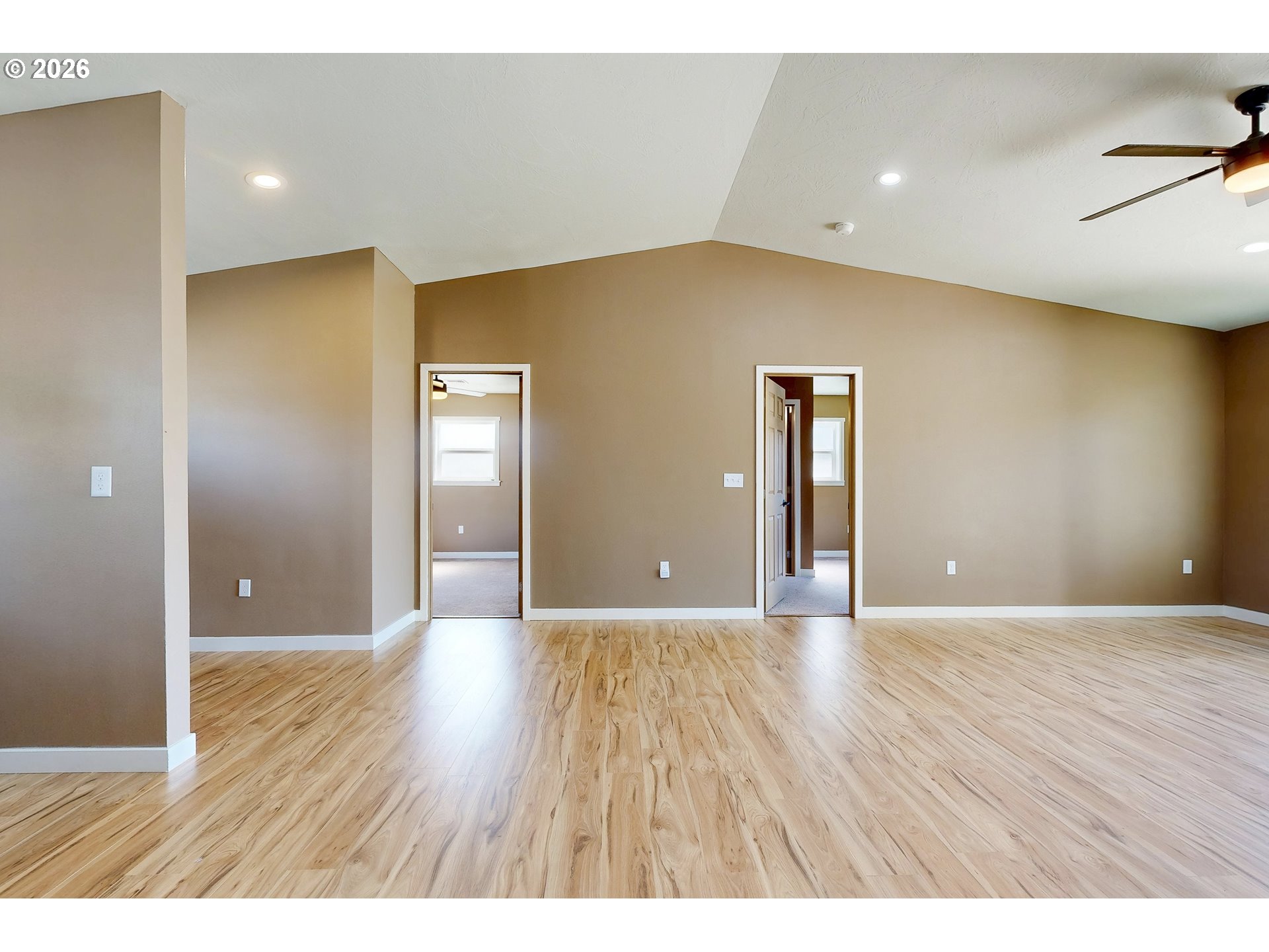 905 Cowl St Property Photo 3