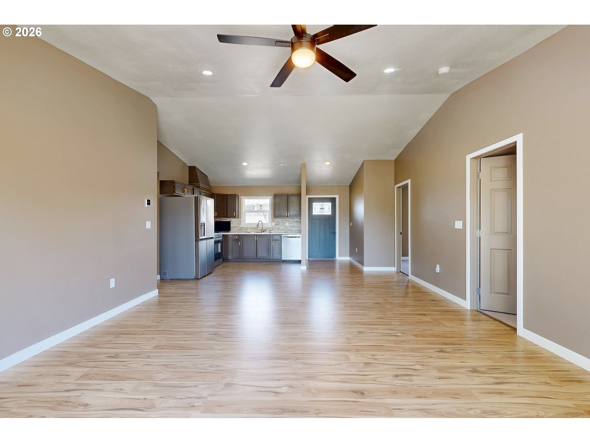 905 Cowl St Property Photo 6