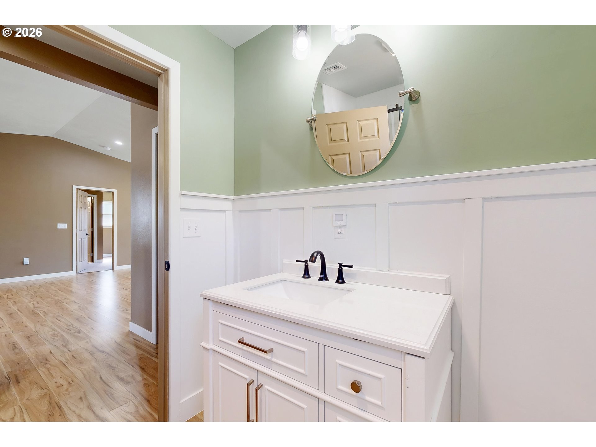 905 Cowl St Property Photo 10