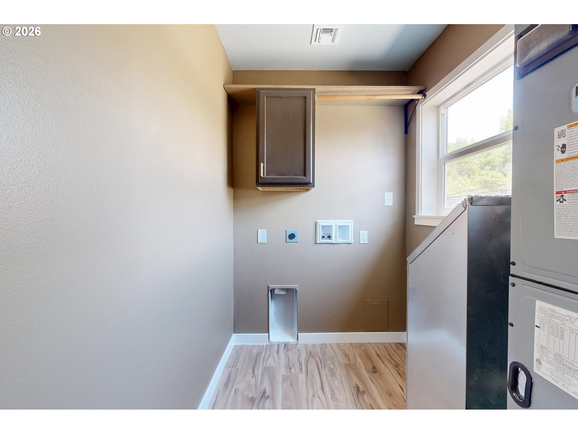 905 Cowl St Property Photo 12