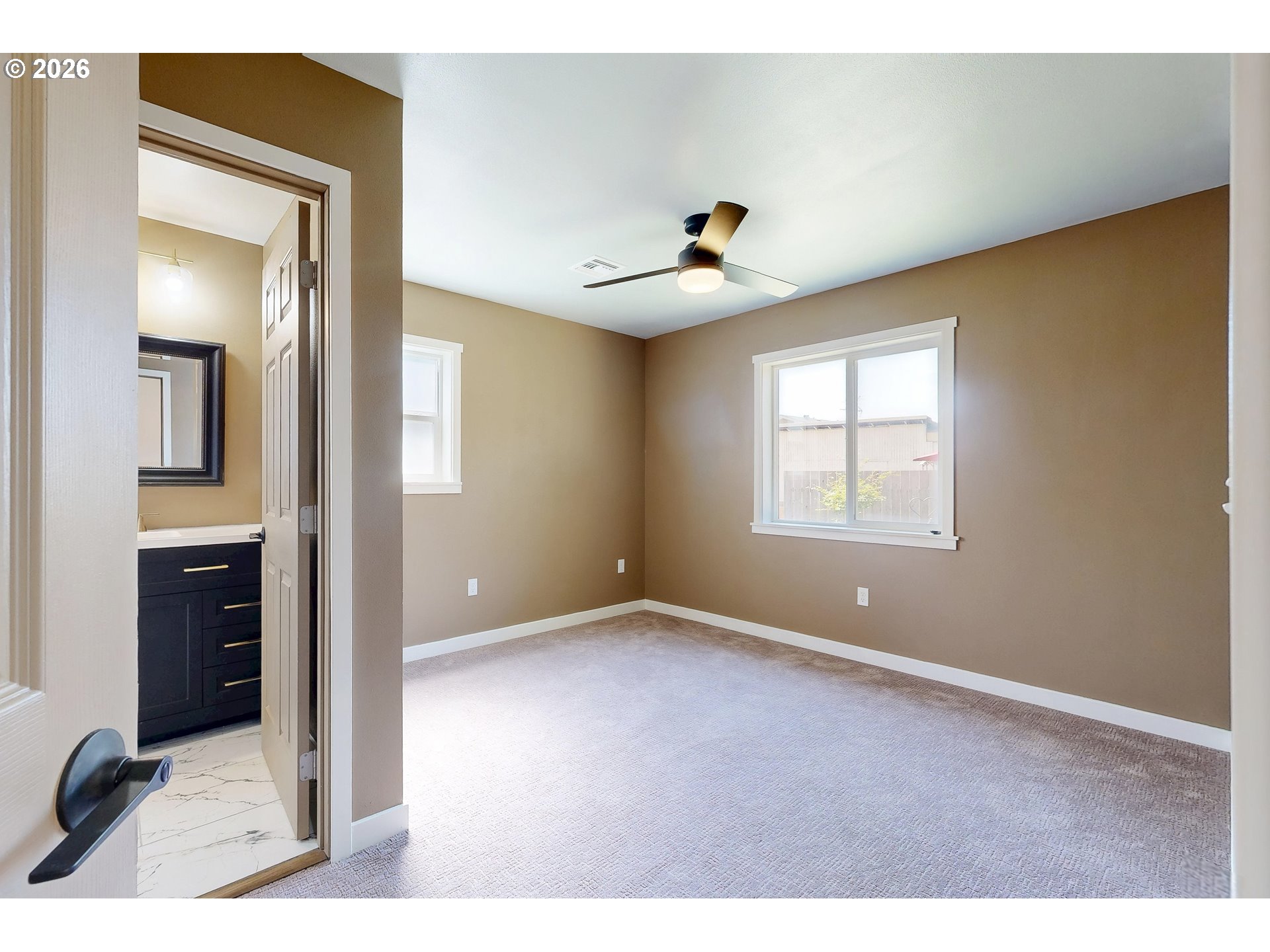 905 Cowl St Property Photo 13
