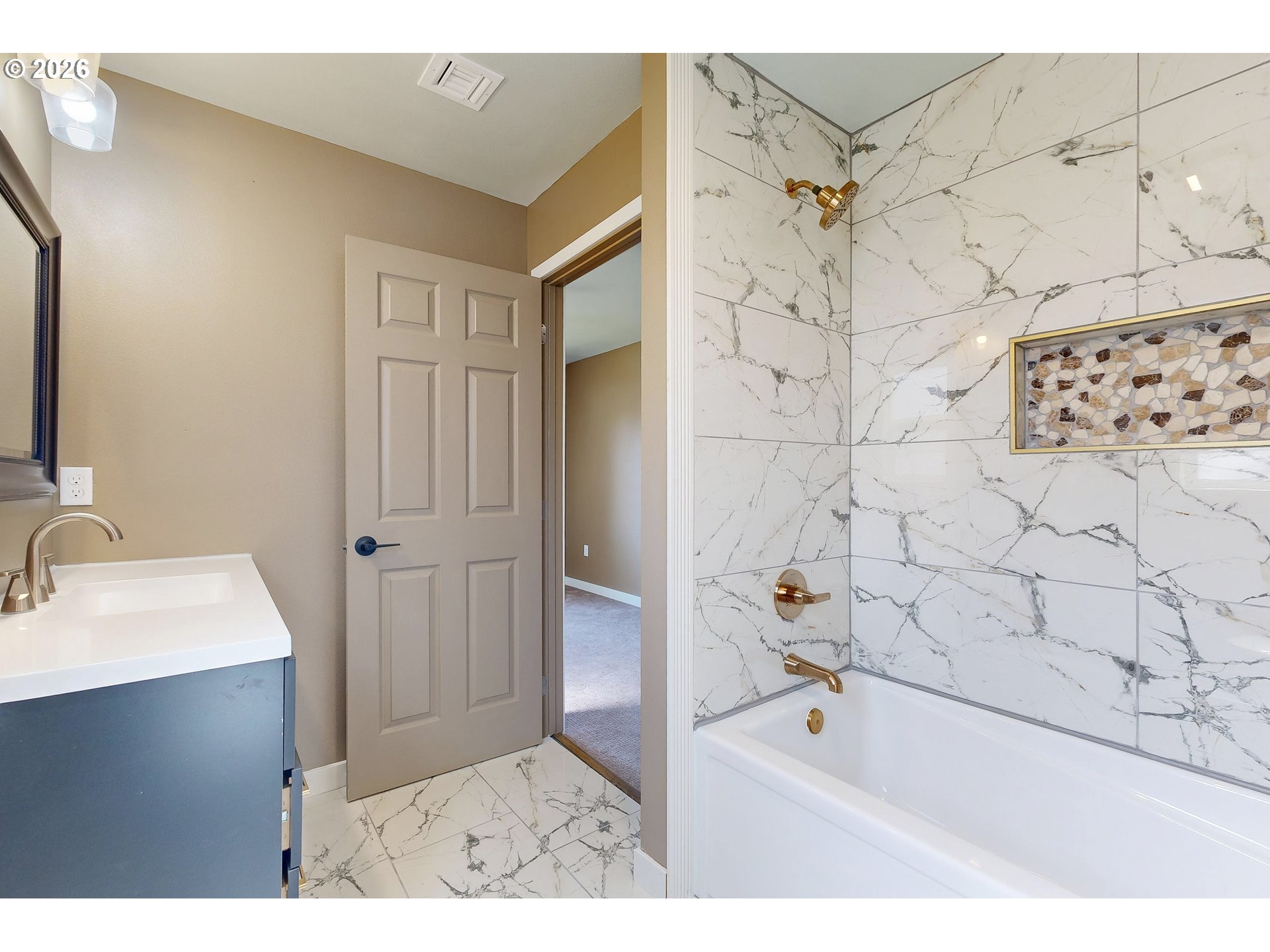 905 Cowl St Property Photo 18