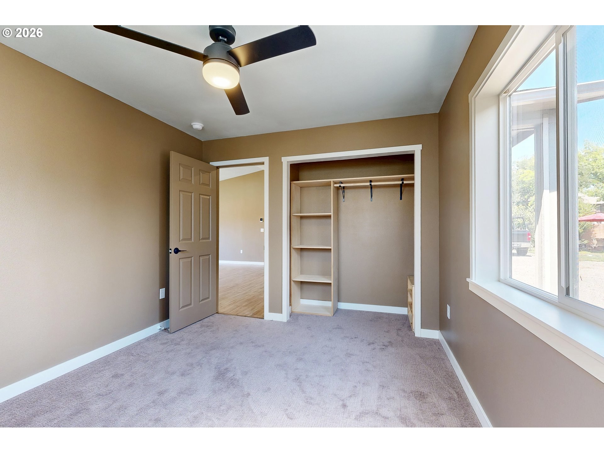 905 Cowl St Property Photo 22