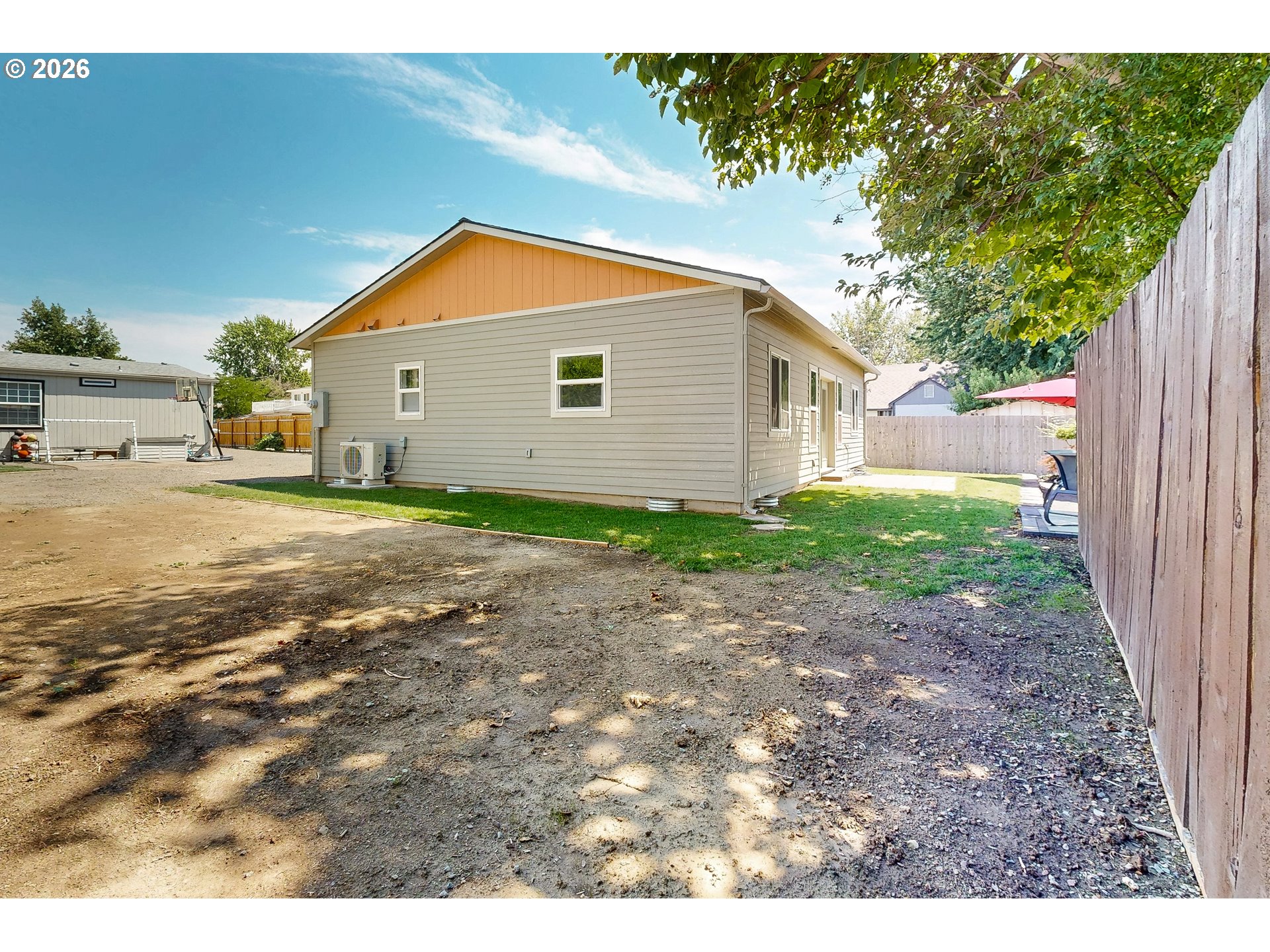 905 Cowl St Property Photo 38