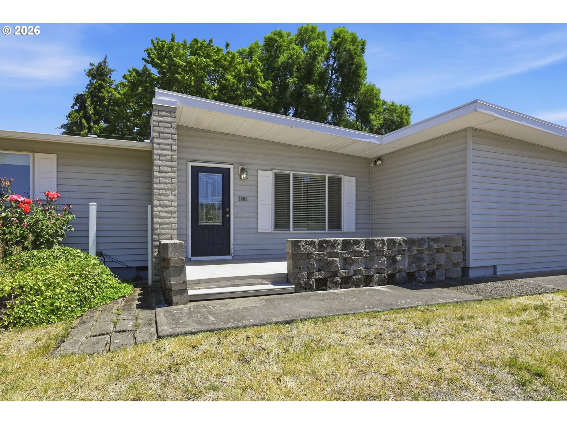 2501 Stratford St Property Photo 1