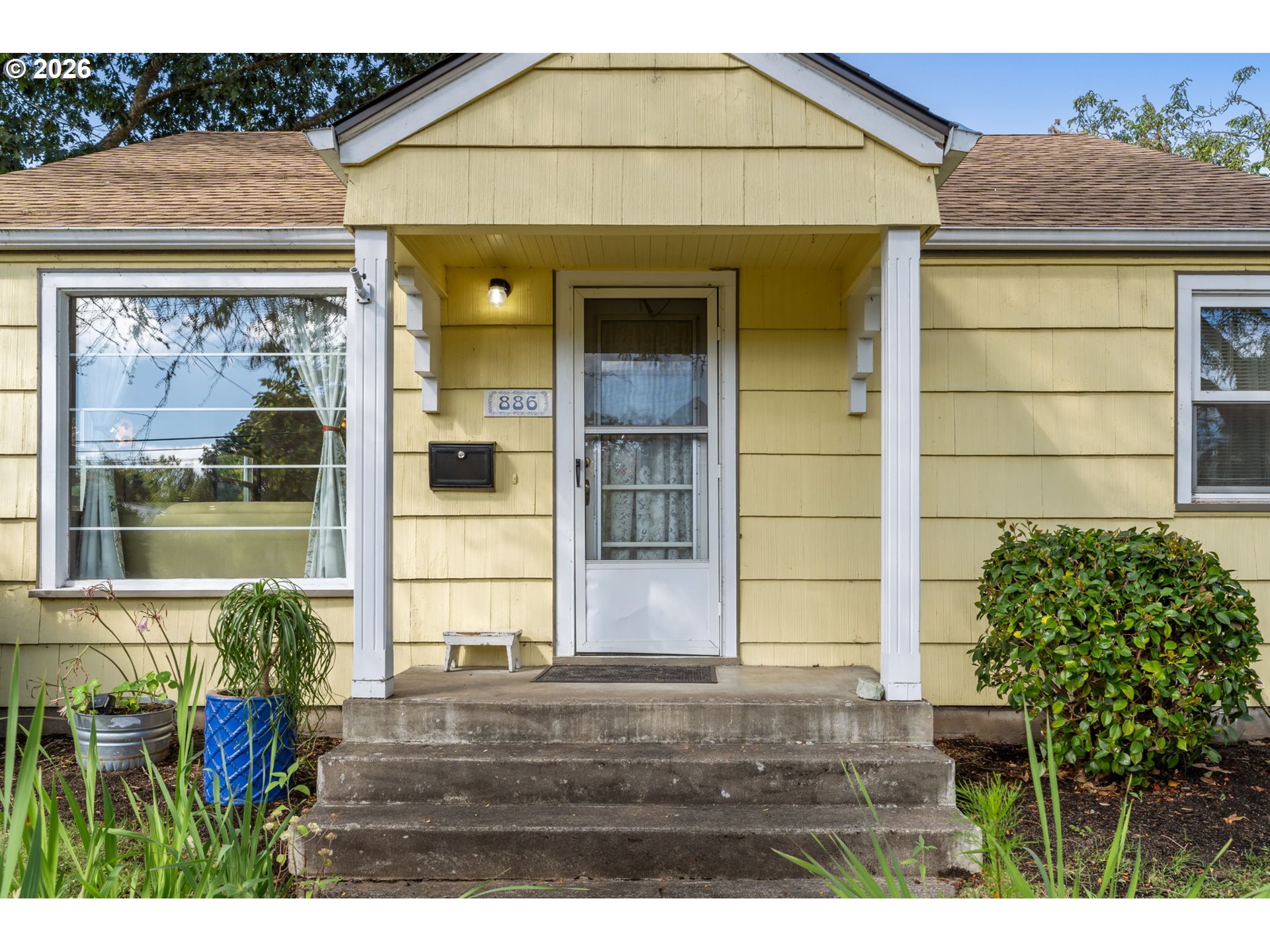 886 Polk St Property Photo 3