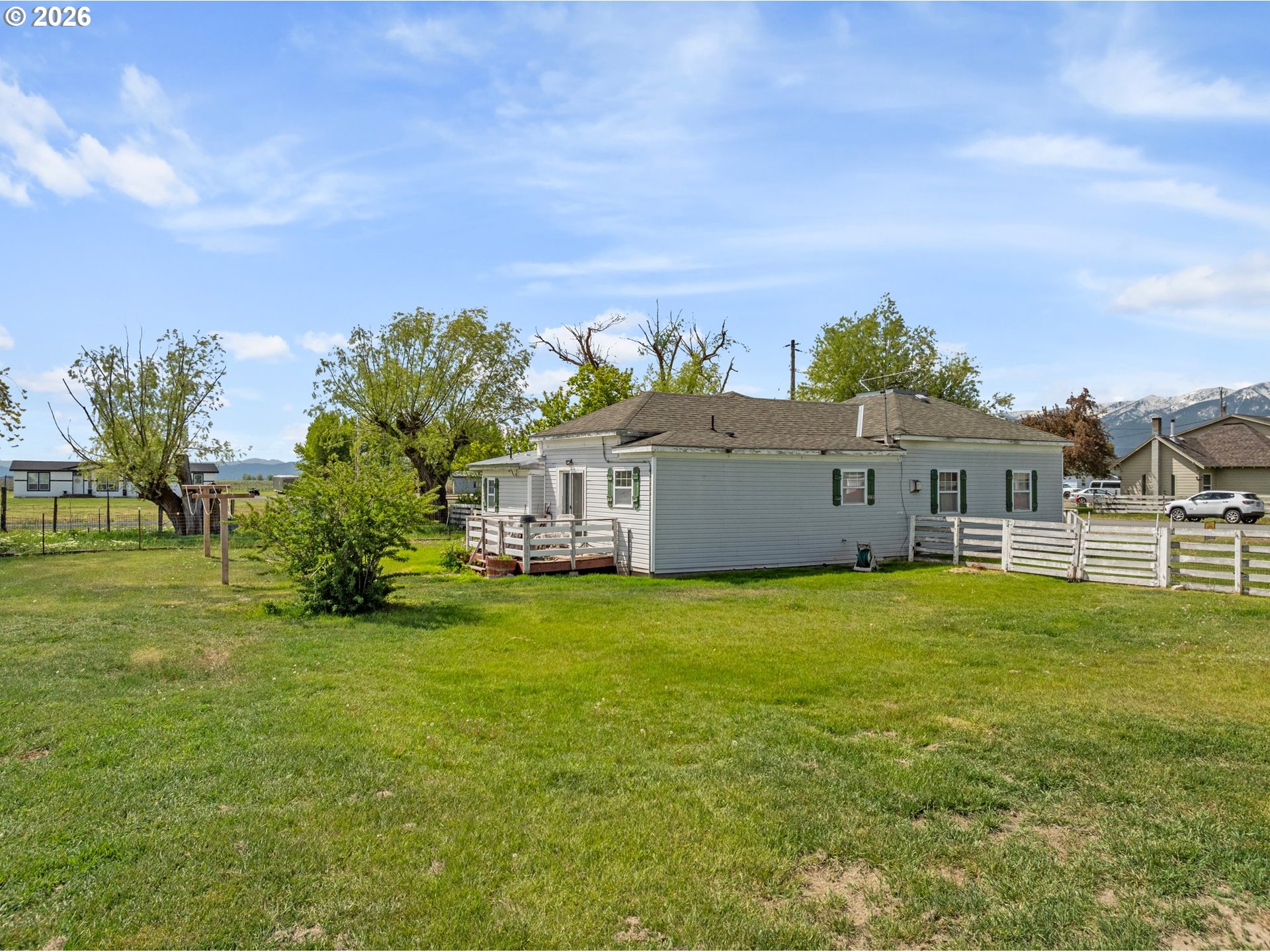 710 School St Property Photo 7