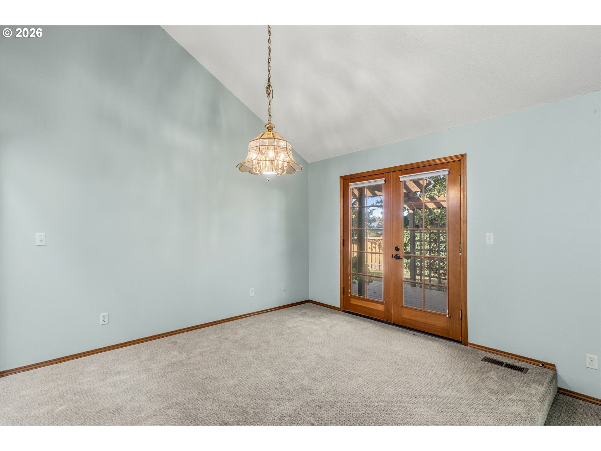 2031 Ne Josephine Dr Property Photo 10