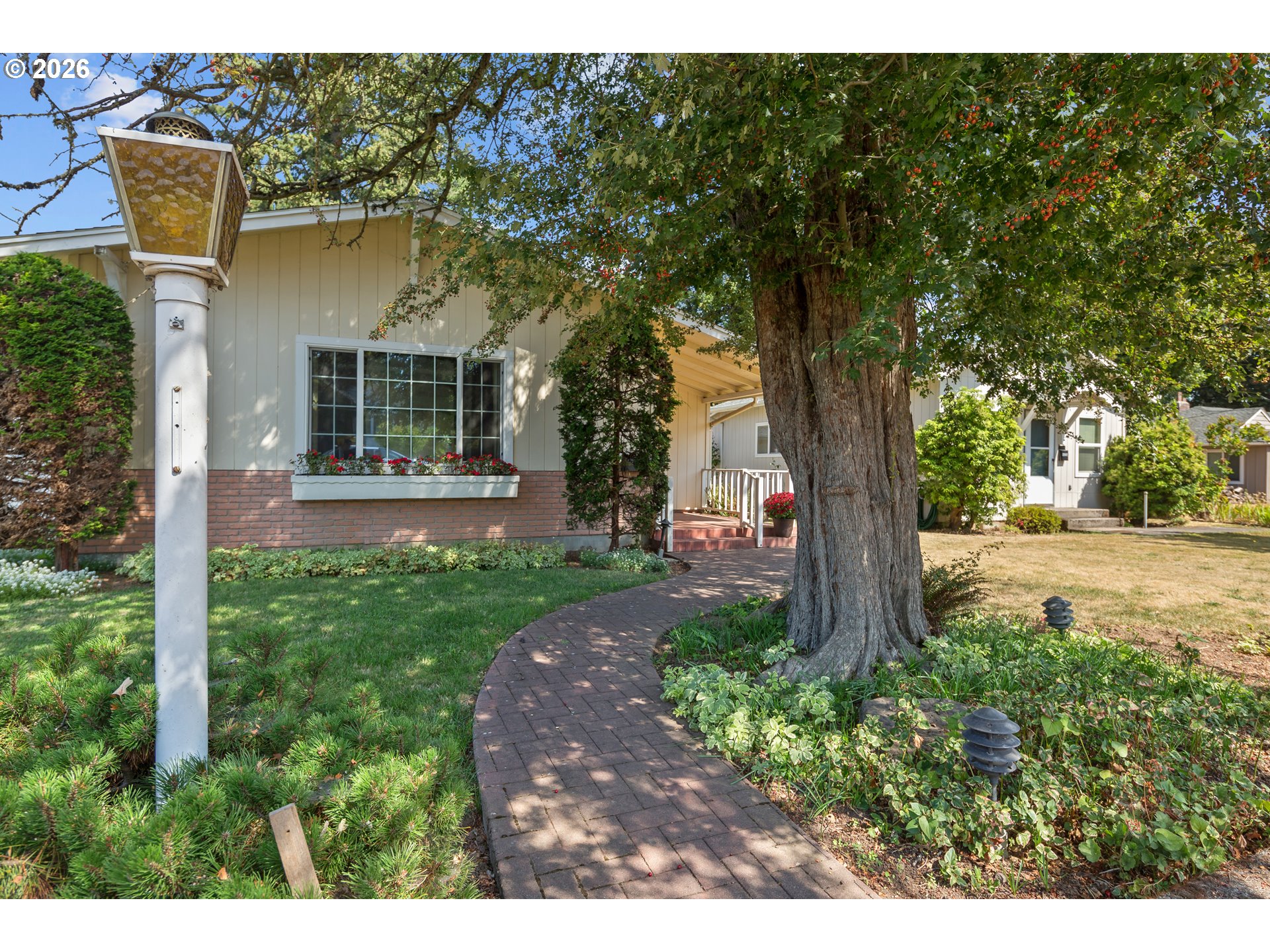 10737 Ne Shaver St Property Photo 1