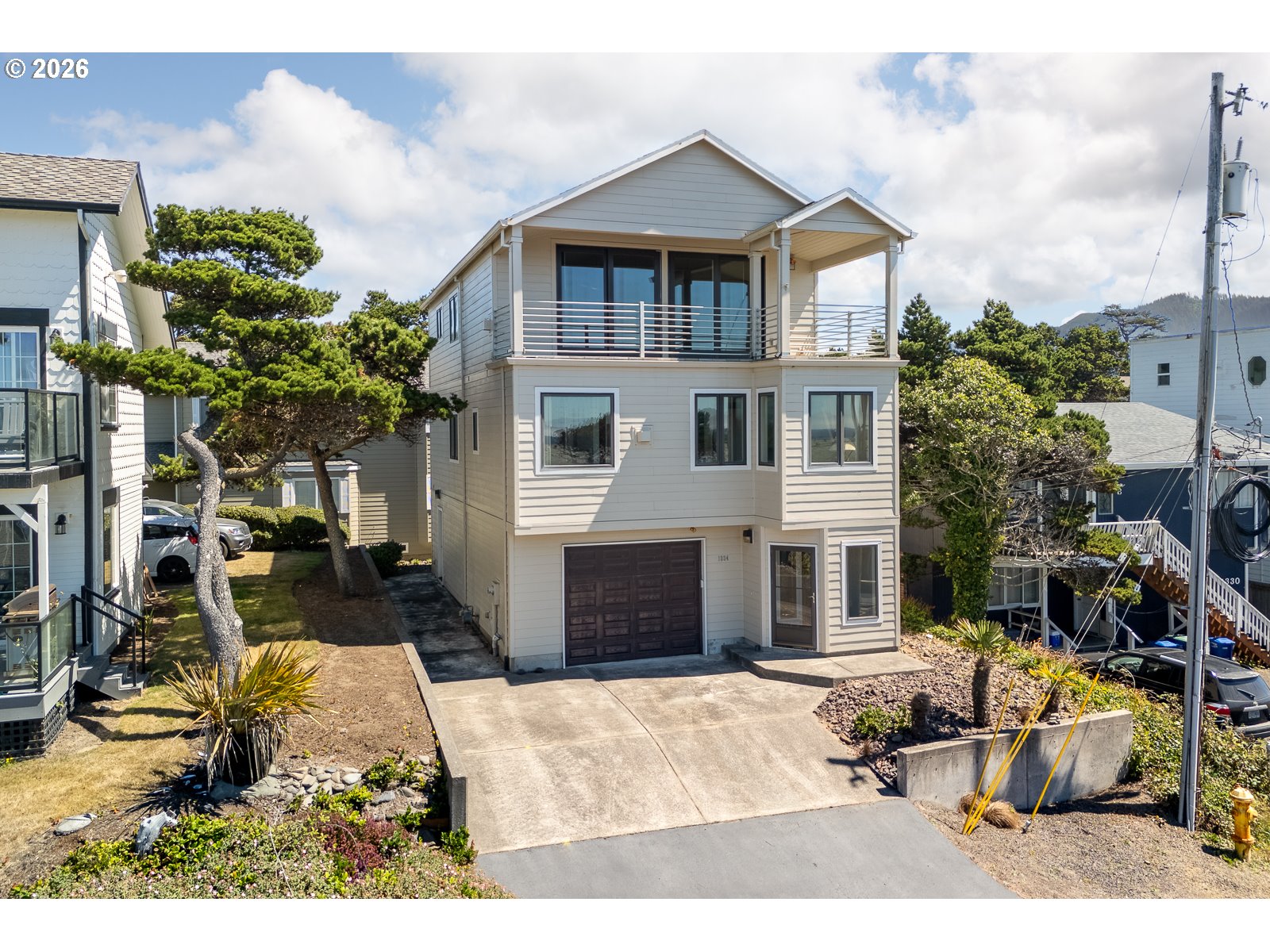 1334 Nw Harbor Ave Property Photo 1