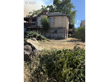 615 E 10th St Property Photo 15