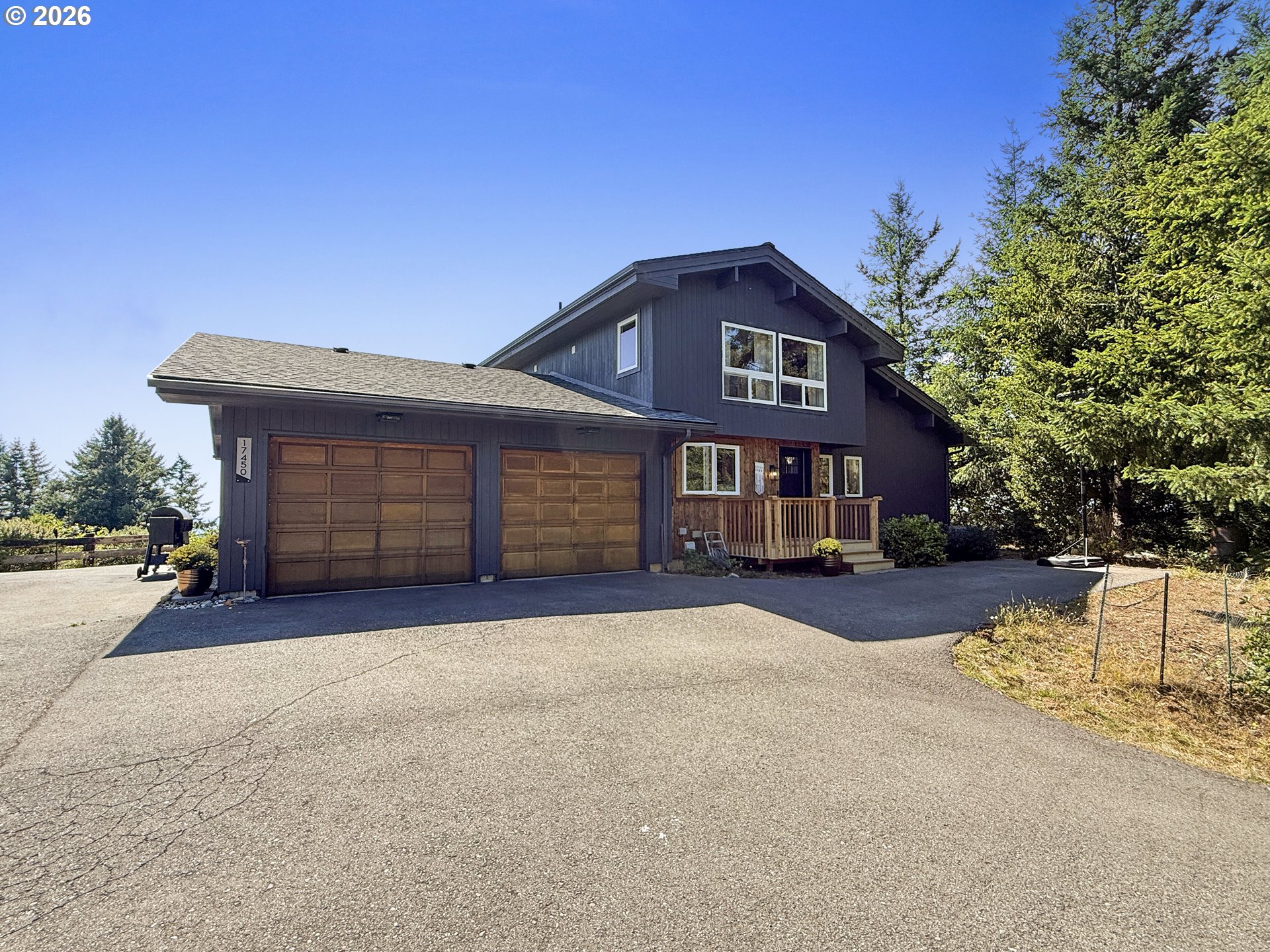 17450 Mountain Dr Property Photo 3