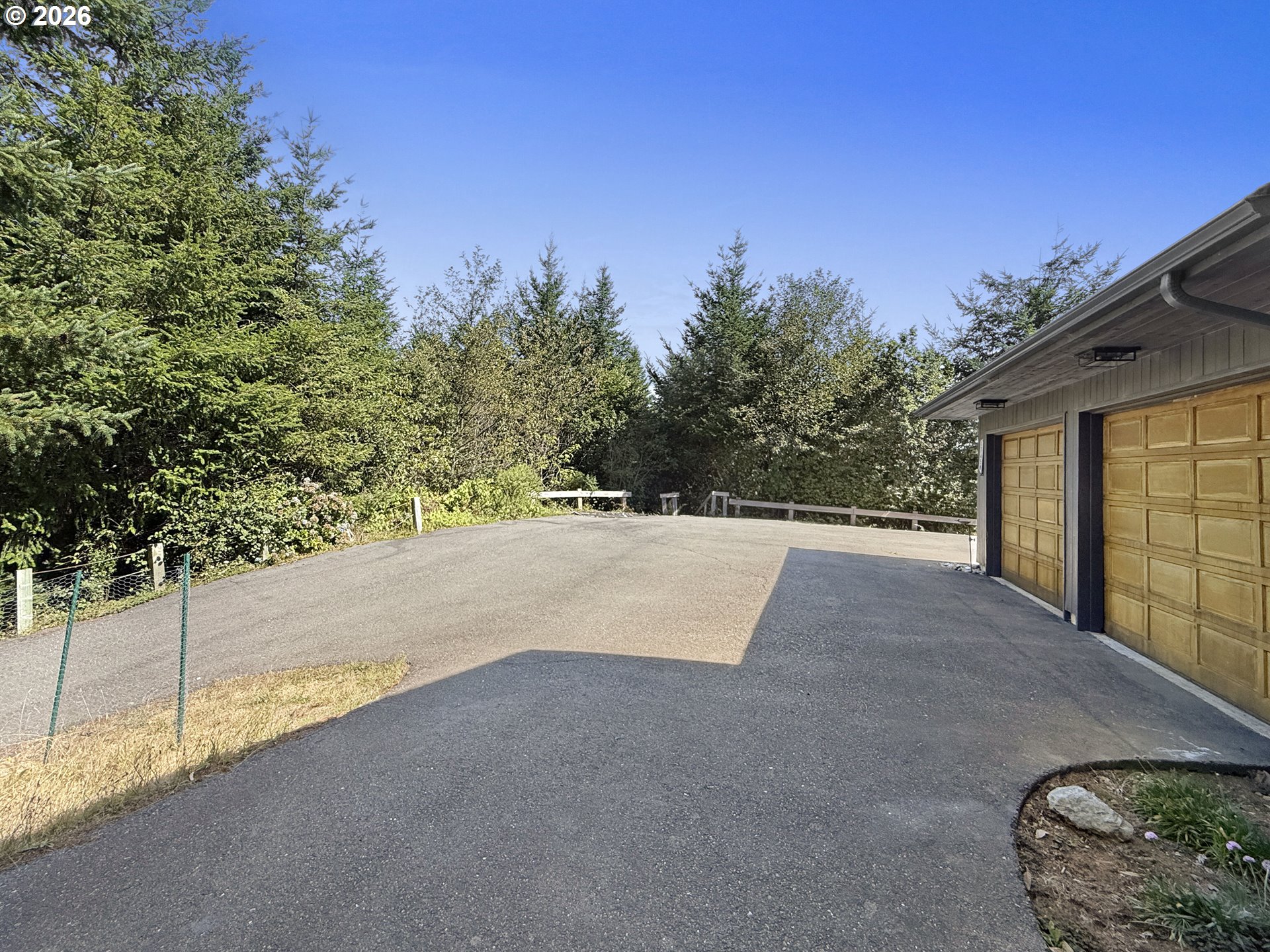 17450 Mountain Dr Property Photo 38