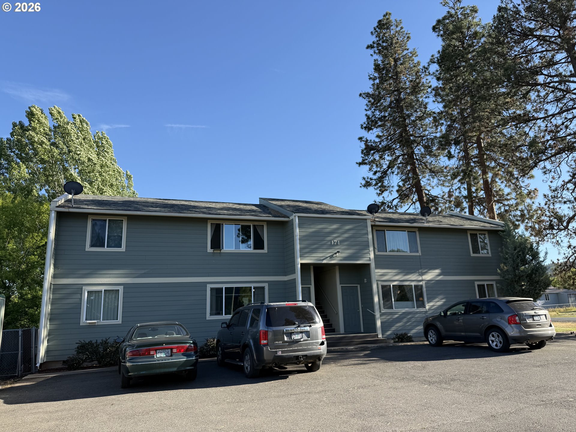 171 N 15th Ave Property Photo 1