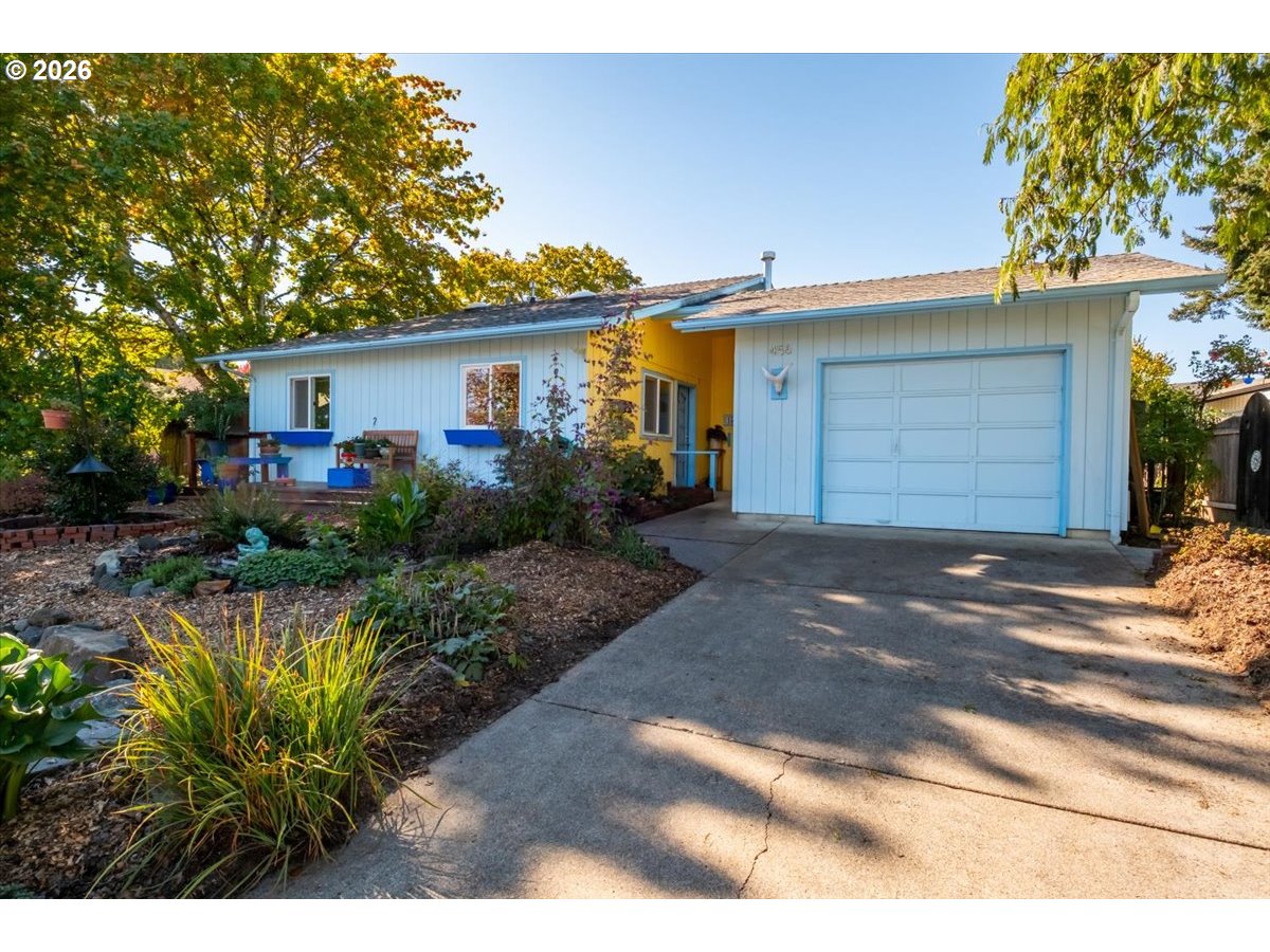 456 SE VILLA DR Property Photo 1
