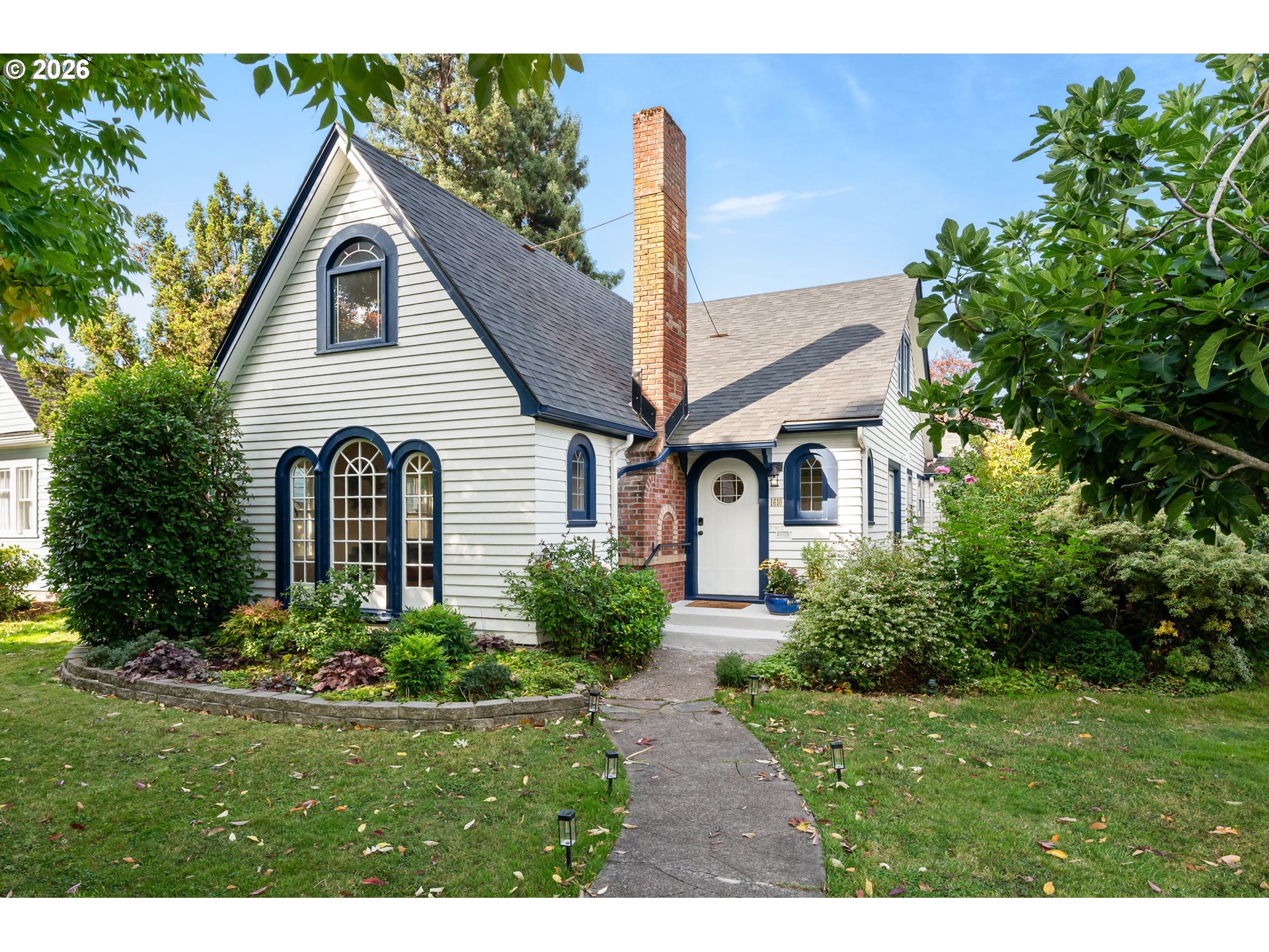 1610 OLIVE ST Property Photo 1