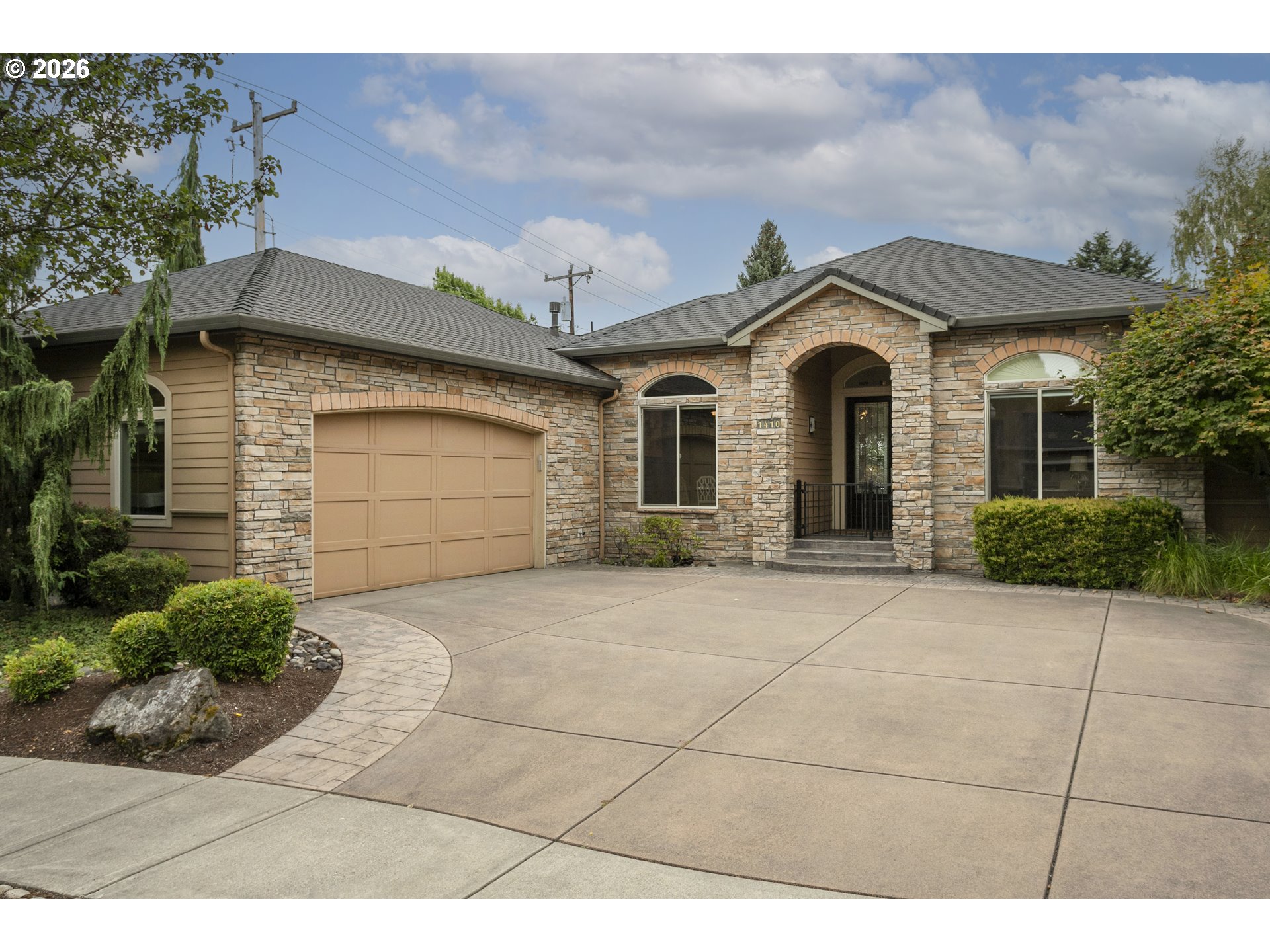 1410 SE COLUMBIA CREST CT Property Photo 1