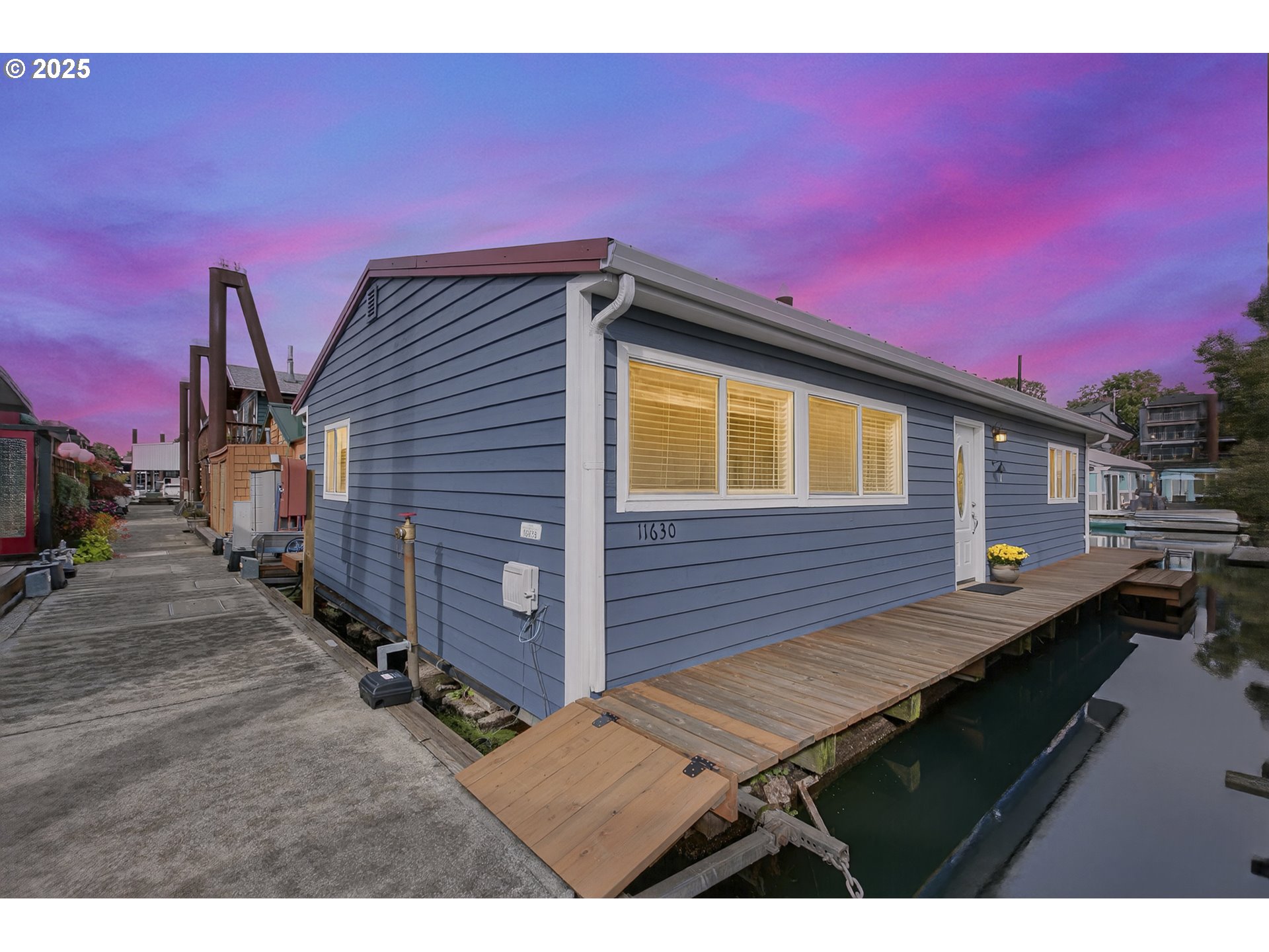 11630 N Island Cove Ln Property Photo 1