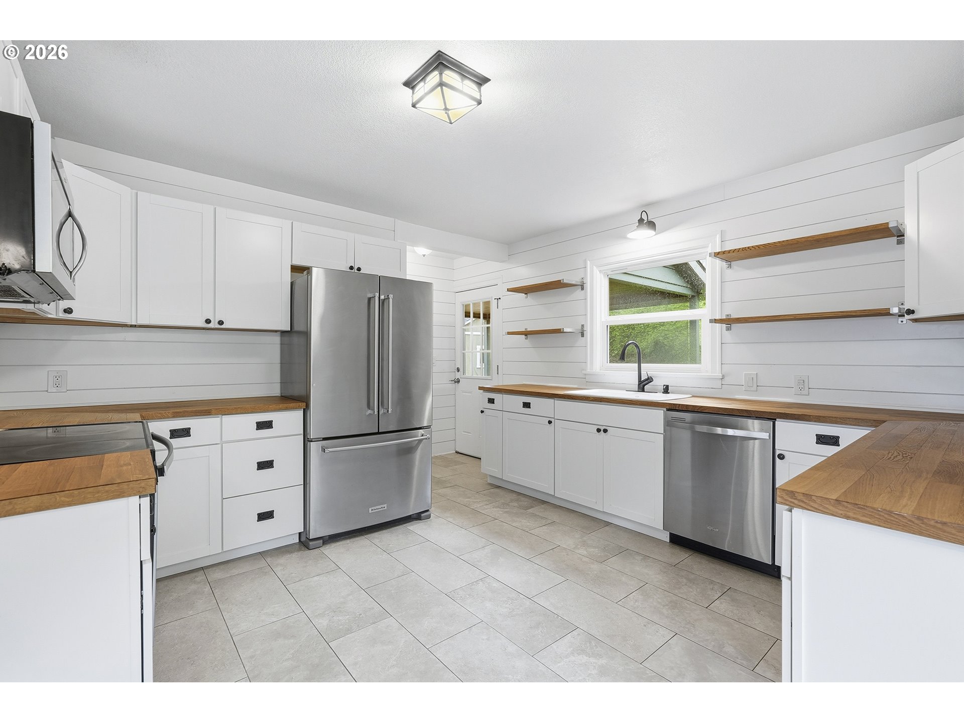 1102 Center St Property Photo 12